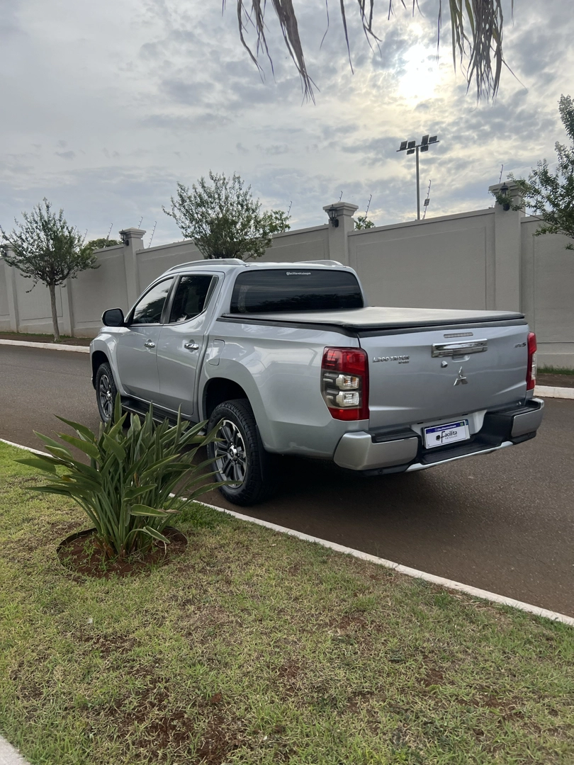 MITSUBISHI L200 TRITON 2.4 16V TURBO DIESEL SPORT HPE-S CD 4P 4X4 AUTOMÁTICO