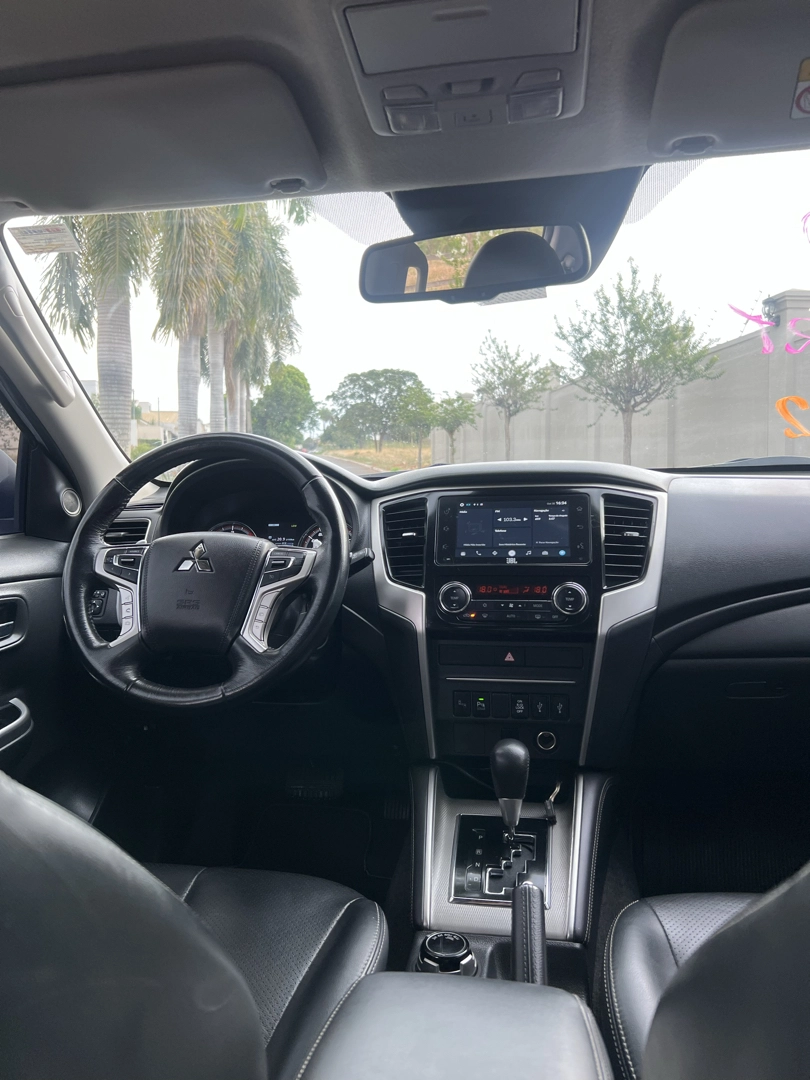 MITSUBISHI L200 TRITON 2.4 16V TURBO DIESEL SPORT HPE-S CD 4P 4X4 AUTOMÁTICO