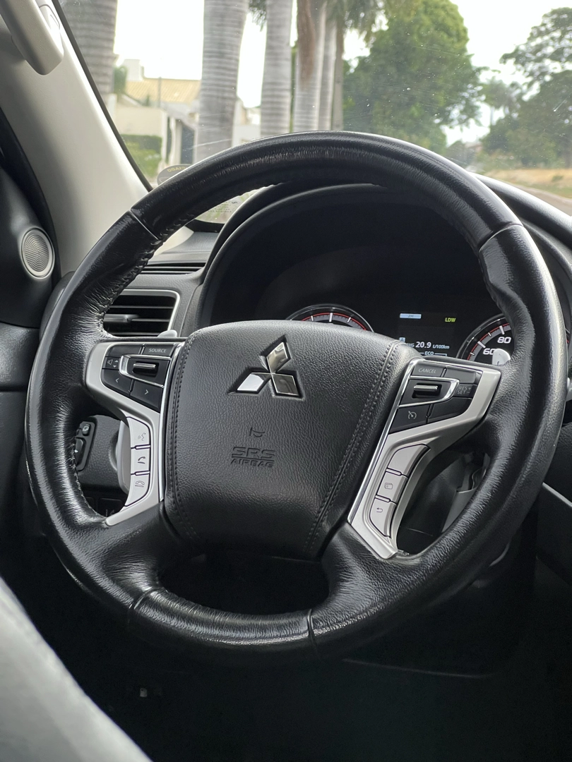 MITSUBISHI L200 TRITON 2.4 16V TURBO DIESEL SPORT HPE-S CD 4P 4X4 AUTOMÁTICO