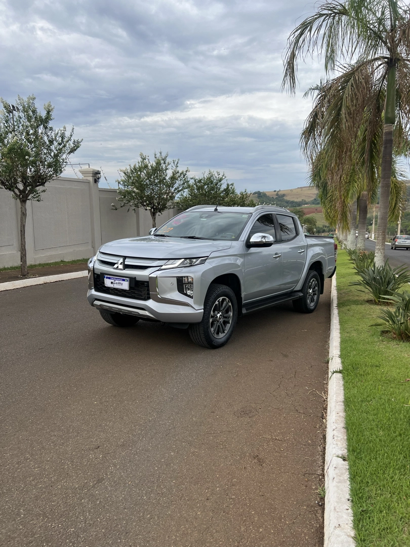 MITSUBISHI L200 TRITON 2.4 16V TURBO DIESEL SPORT HPE-S CD 4P 4X4 AUTOMÁTICO