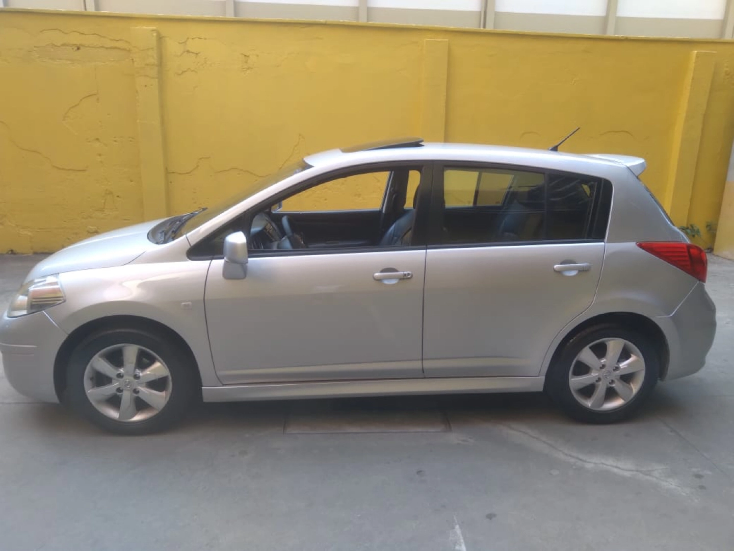 NISSAN TIIDA 1.8 SL 16V FLEX 4P AUTOMÁTICO