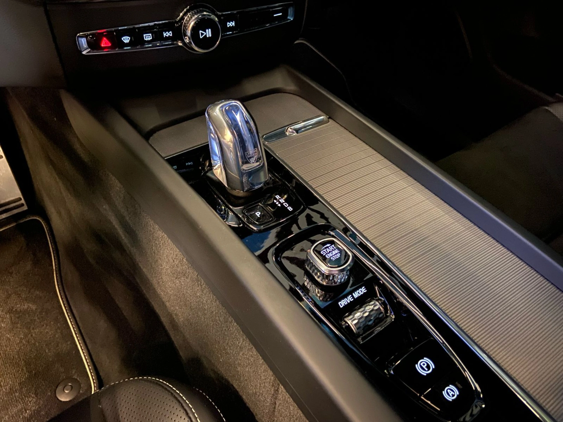 volvo XC60 2.0 T8 HYBRID R-DESIGN AWD GEARTRONIC 2019