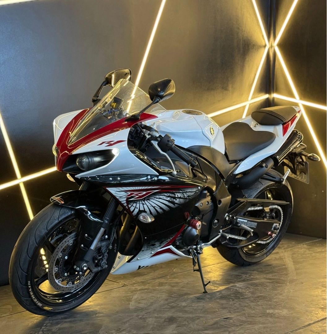 YAMAHA YZF R1 Esportiva