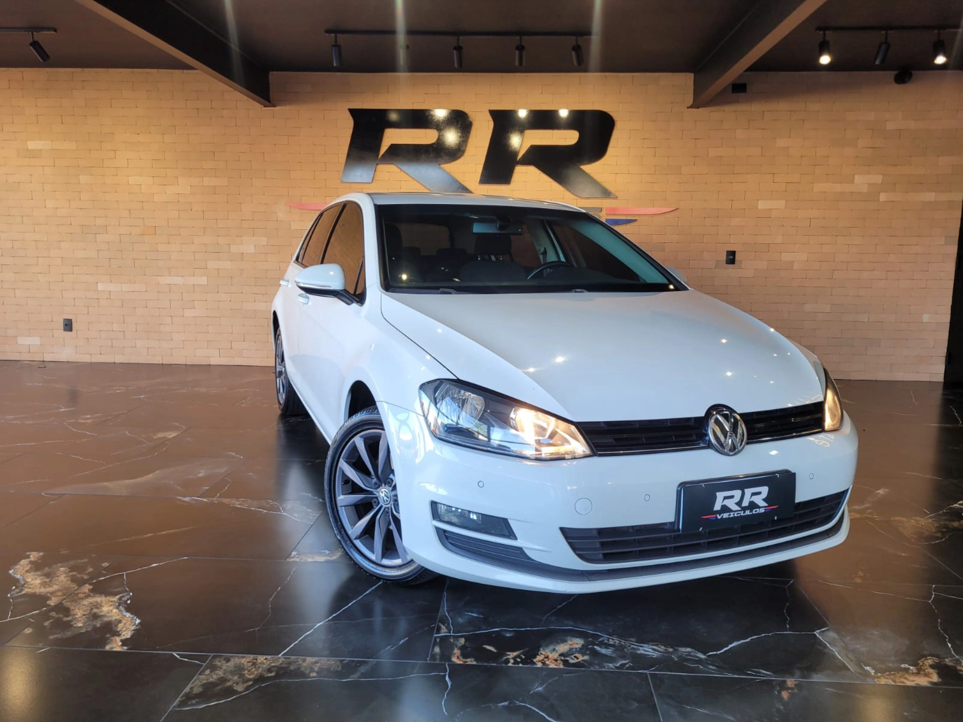 VOLKSWAGEN GOLF 1.4 TSI COMFORTLINE 16V GASOLINA 4P AUTOMÁTICO