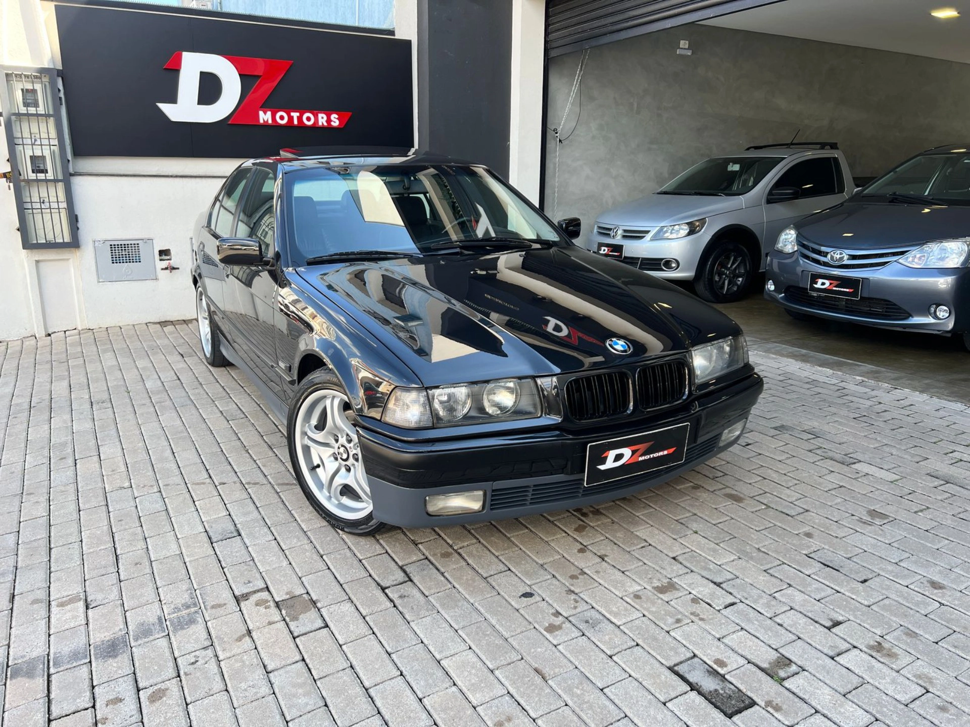 BMW 325I 2.5 SEDAN 24V GASOLINA 4P AUTOMÁTICO