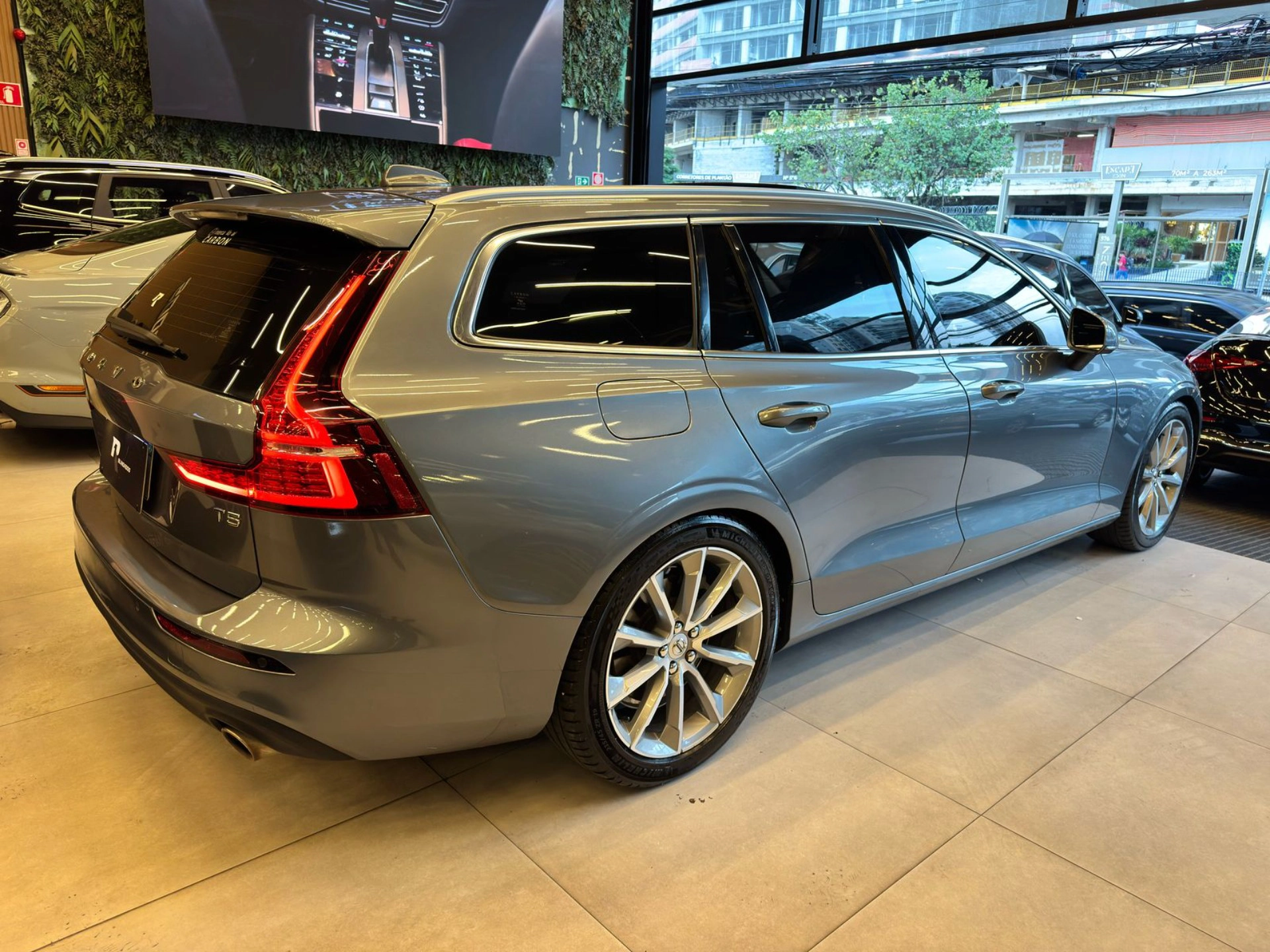 volvo V60 2.0 T5 GASOLINA MOMENTUM GEARTRONIC 2020