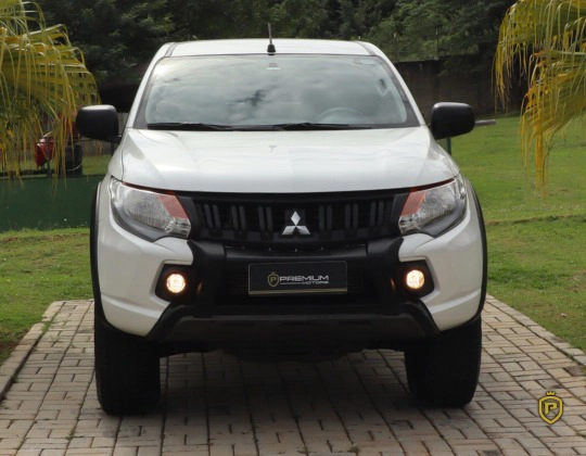 MITSUBISHI L200 TRITON 2.4 16V TURBO DIESEL OUTDOOR GLX CD 4X4 MANUAL à venda na Premium Motors