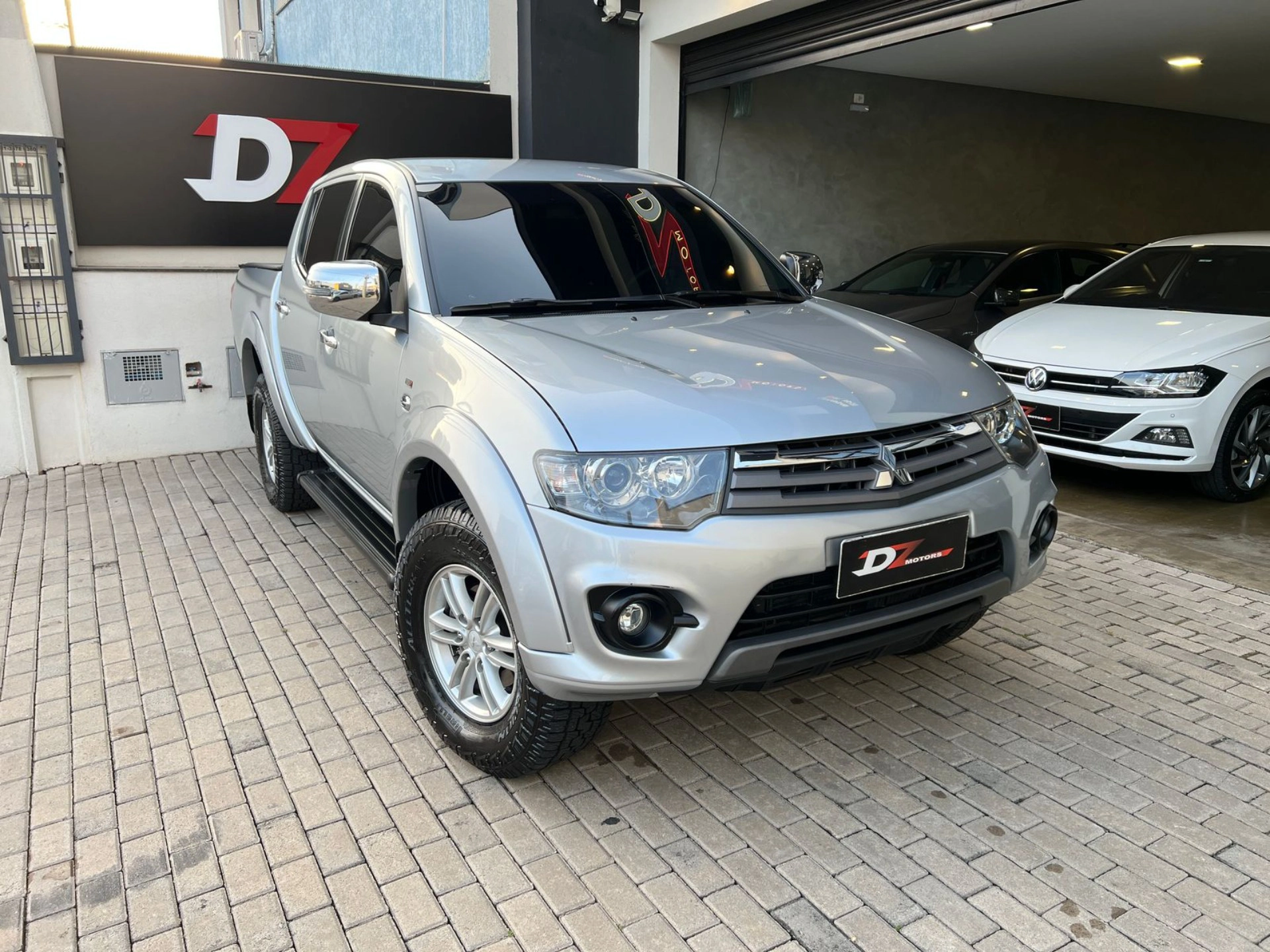 MITSUBISHI L200 TRITON 3.2 HPE 4X4 CD 16V TURBO INTERCOOLER DIESEL 4P AUTOMÁTICO