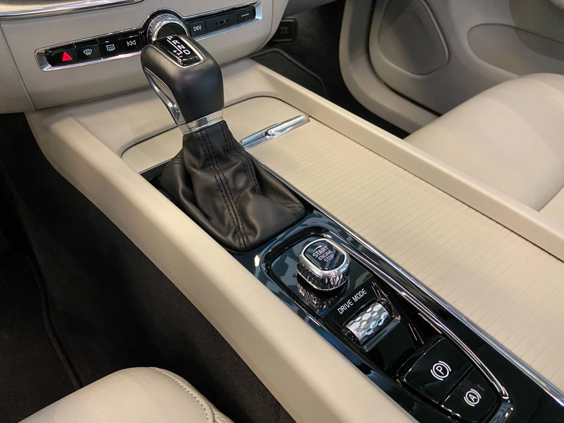 volvo XC60 2.0 T5 GASOLINA MOMENTUM AWD GEARTRONIC 2020