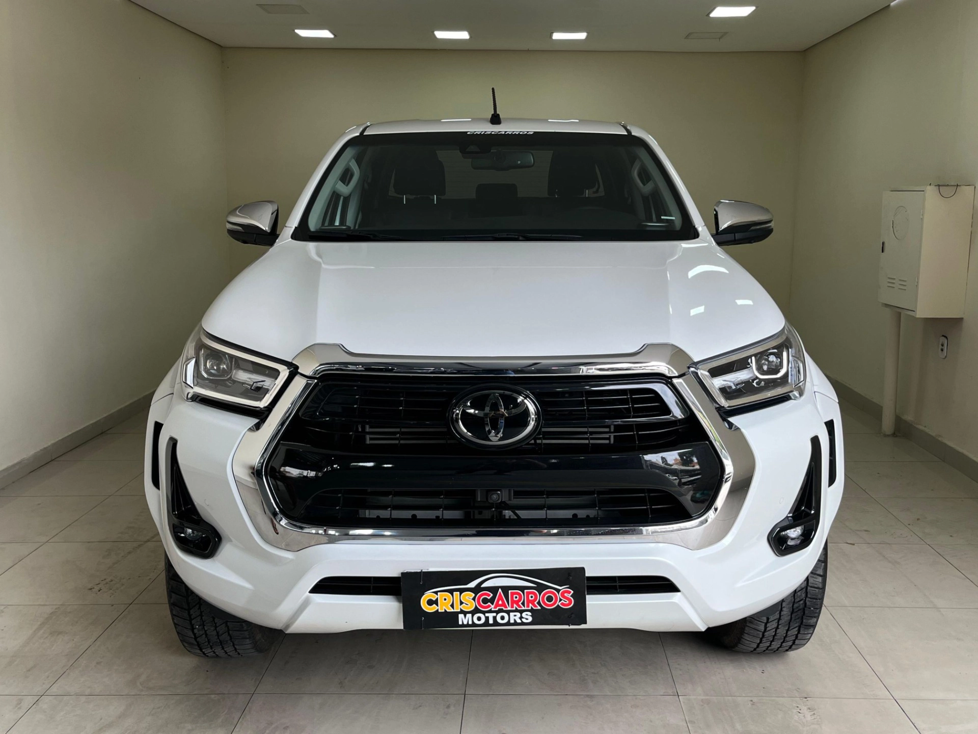 TOYOTA HILUX 2.8 D-4D TURBO DIESEL CD SRX PLUS 4X4 AUTOMÁTICO