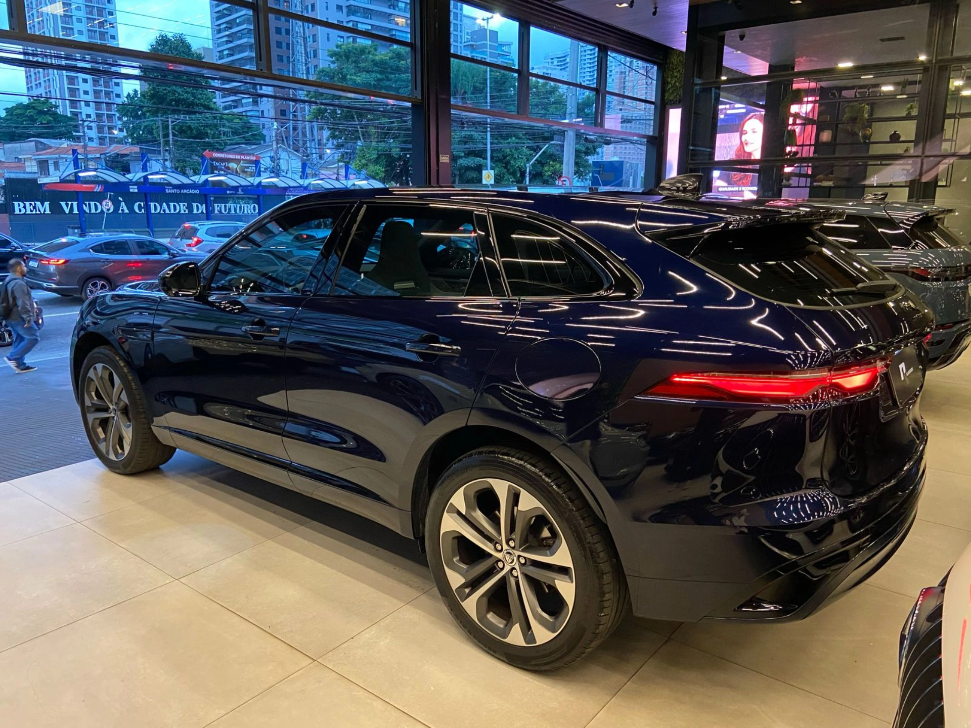 jaguar F-PACE 2.0 P400E PHEV R-DYNAMIC SE AWD AUTOMÁTICO 2024