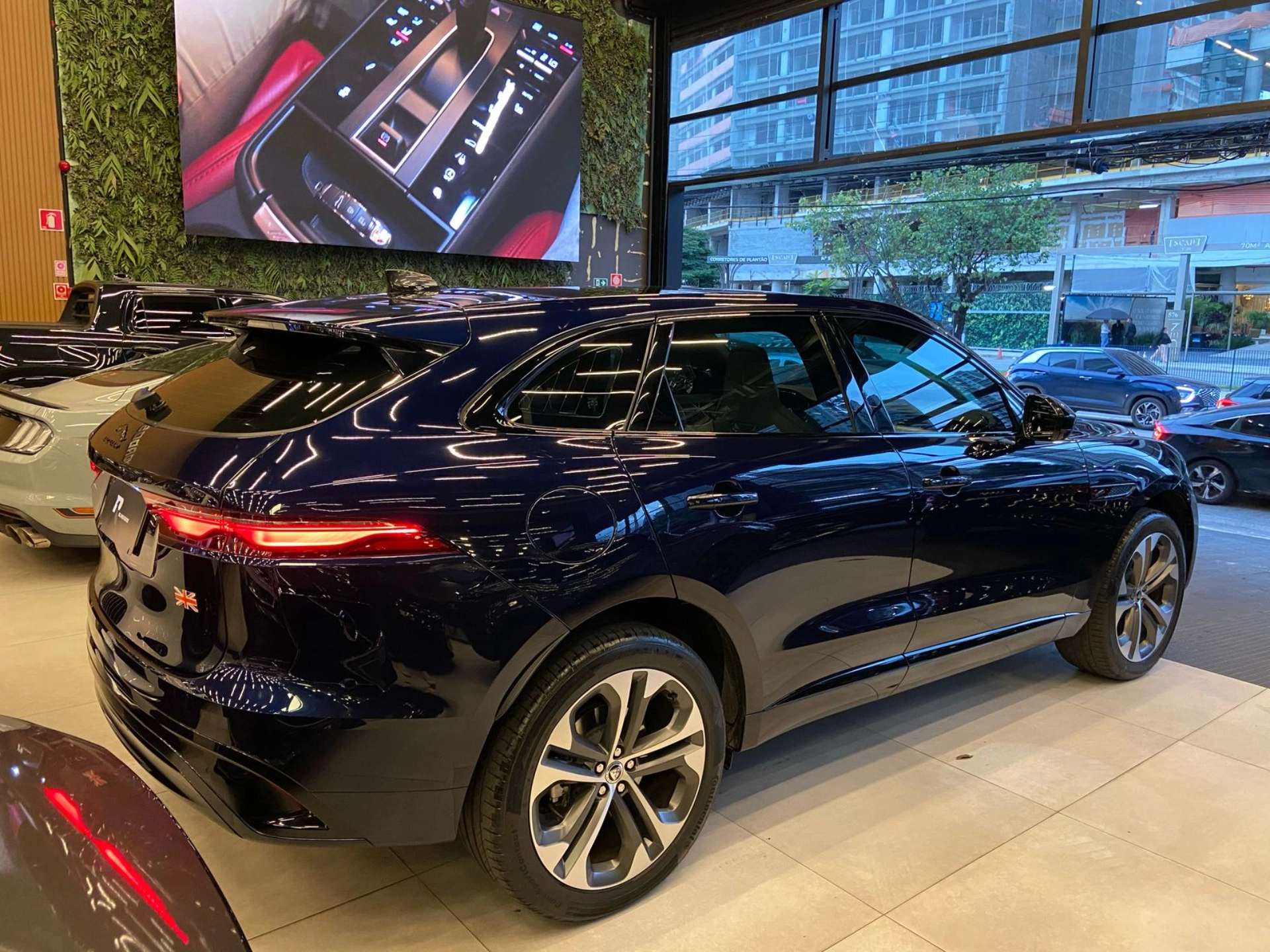 jaguar F-PACE 2.0 P400E PHEV R-DYNAMIC SE AWD AUTOMÁTICO 2024