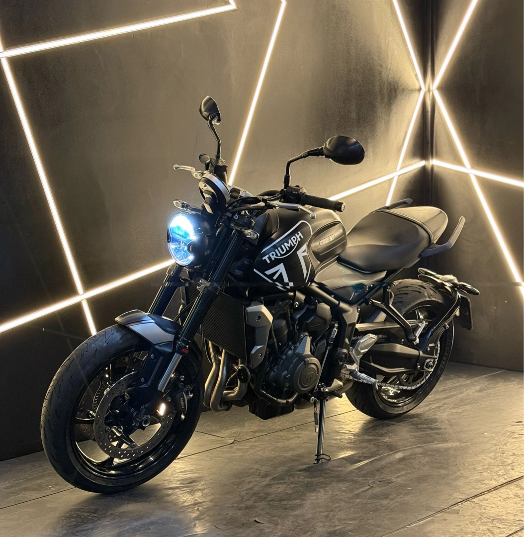 TRIUMPH TRIDENT 660 Naked