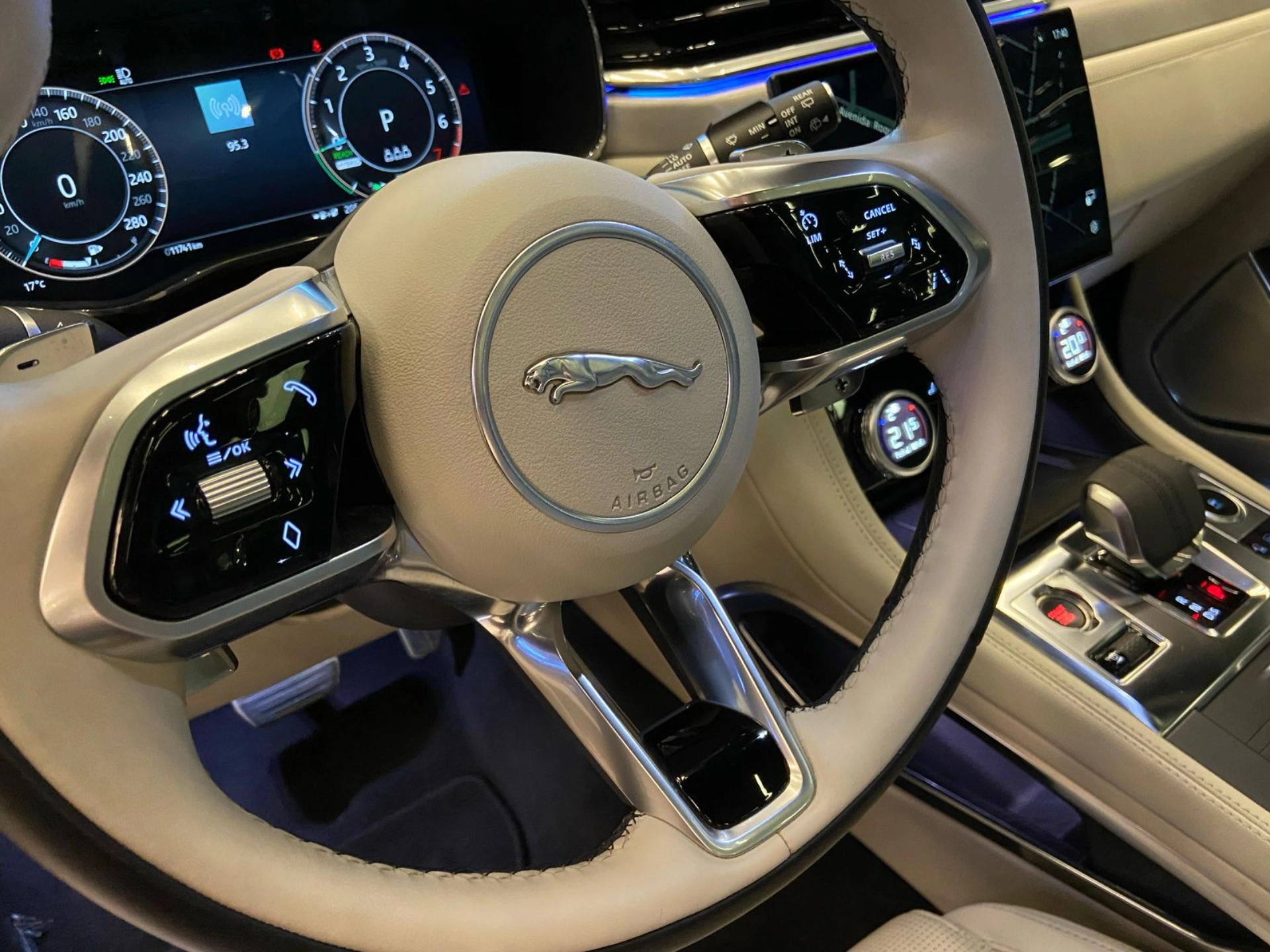 jaguar F-PACE 2.0 P400E PHEV R-DYNAMIC SE AWD AUTOMÁTICO 2024
