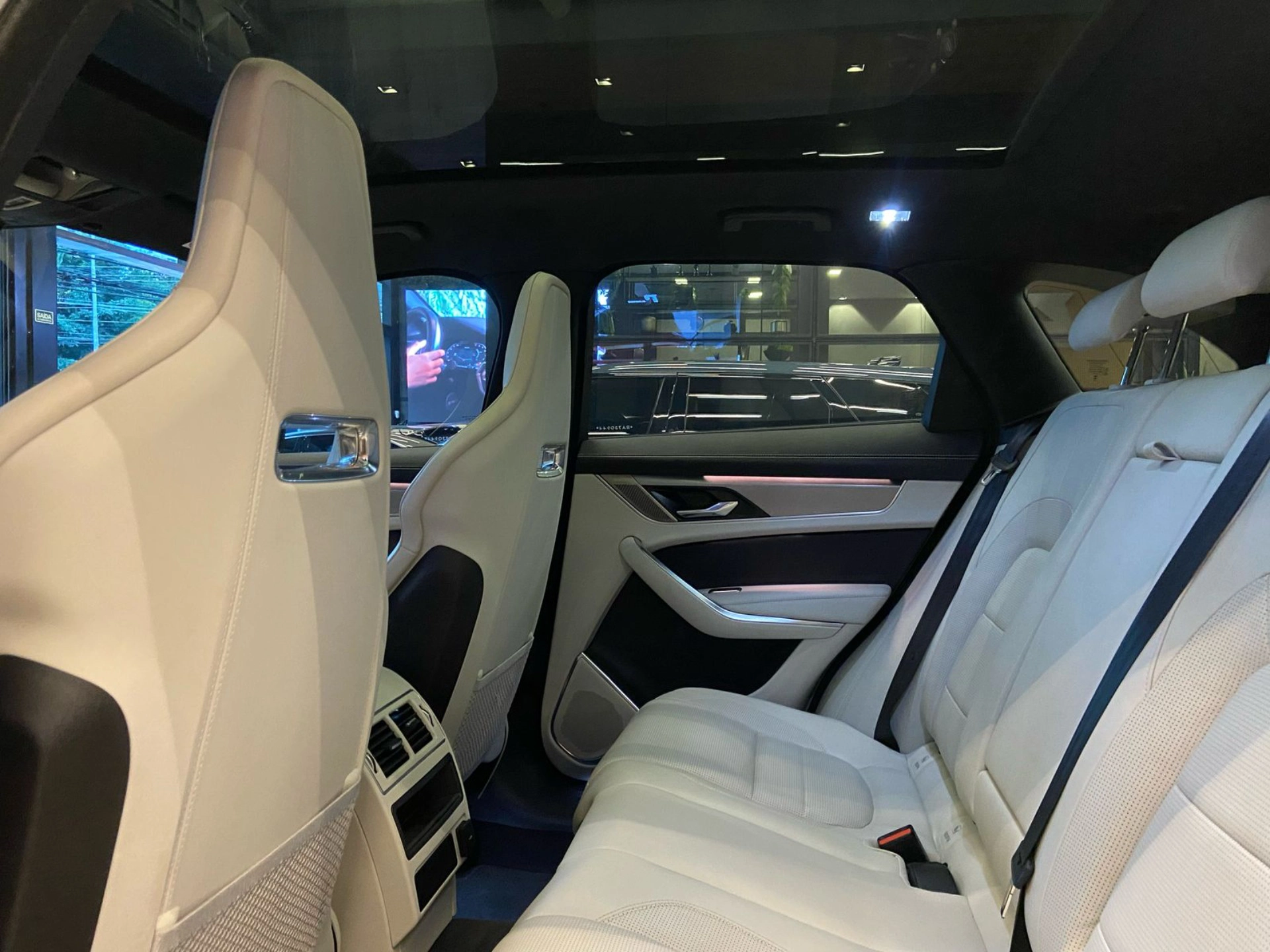 jaguar F-PACE 2.0 P400E PHEV R-DYNAMIC SE AWD AUTOMÁTICO 2024