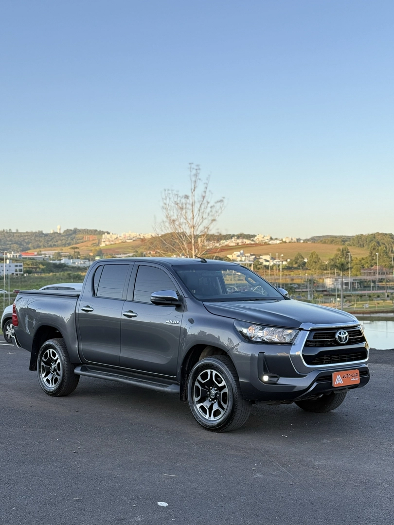 TOYOTA HILUX 2.8 D-4D TURBO DIESEL CD SRV 4X4 AUTOMÁTICO