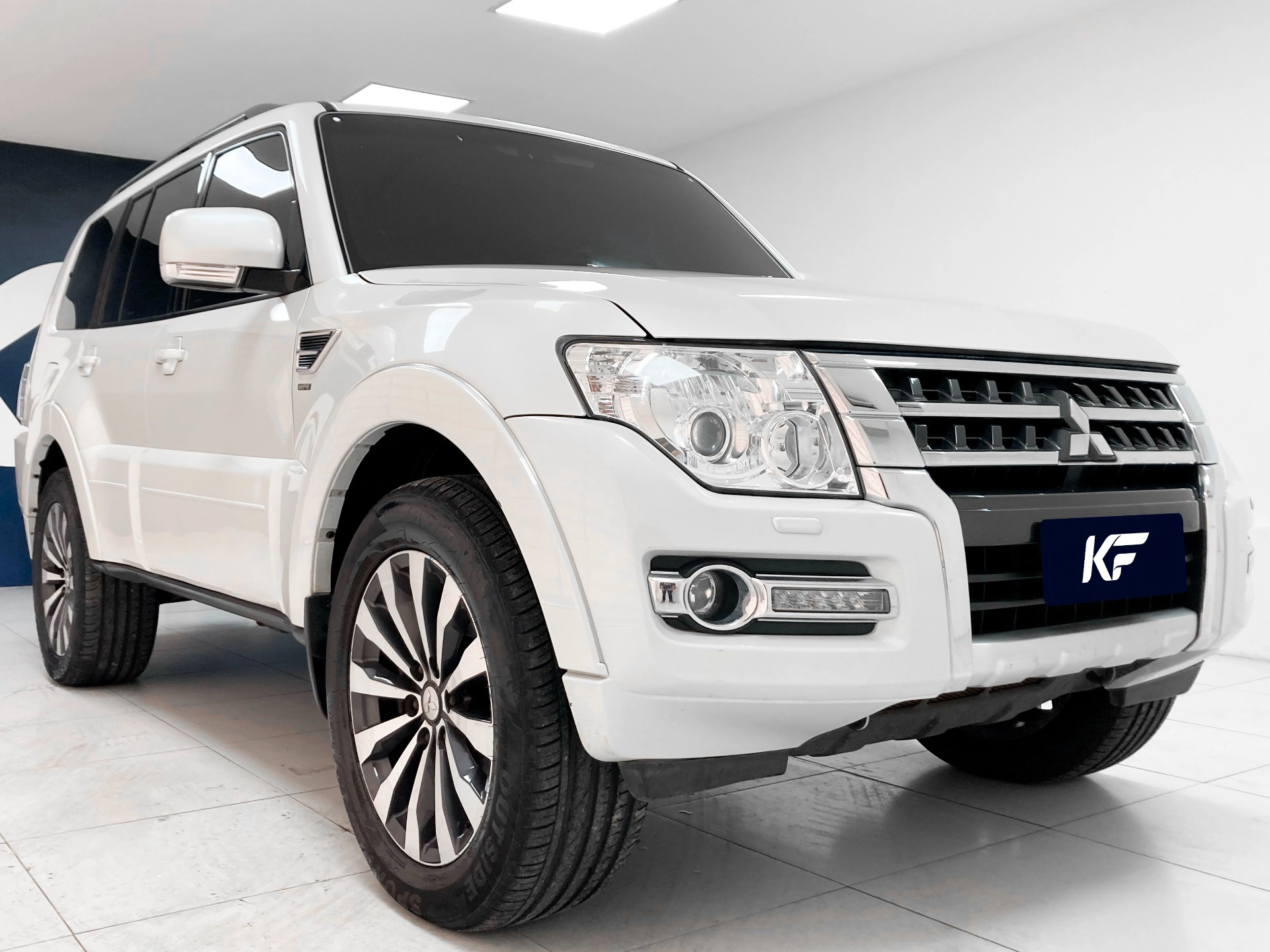 MITSUBISHI PAJERO 3.2 HPE 4X4 7 LUGARES 16V TURBO INTERCOOLER DIESEL 4P AUTOMÁTICO
