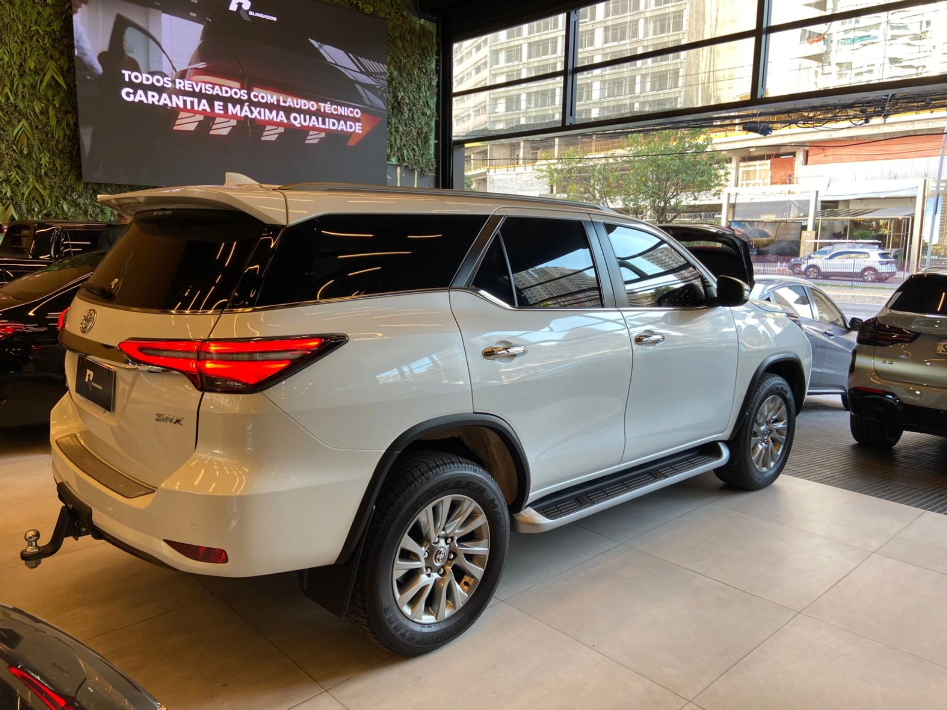 toyota HILUX SW4 2.8 D-4D TURBO DIESEL SRX 7L 4X4 AUTOMÁTICO 2023