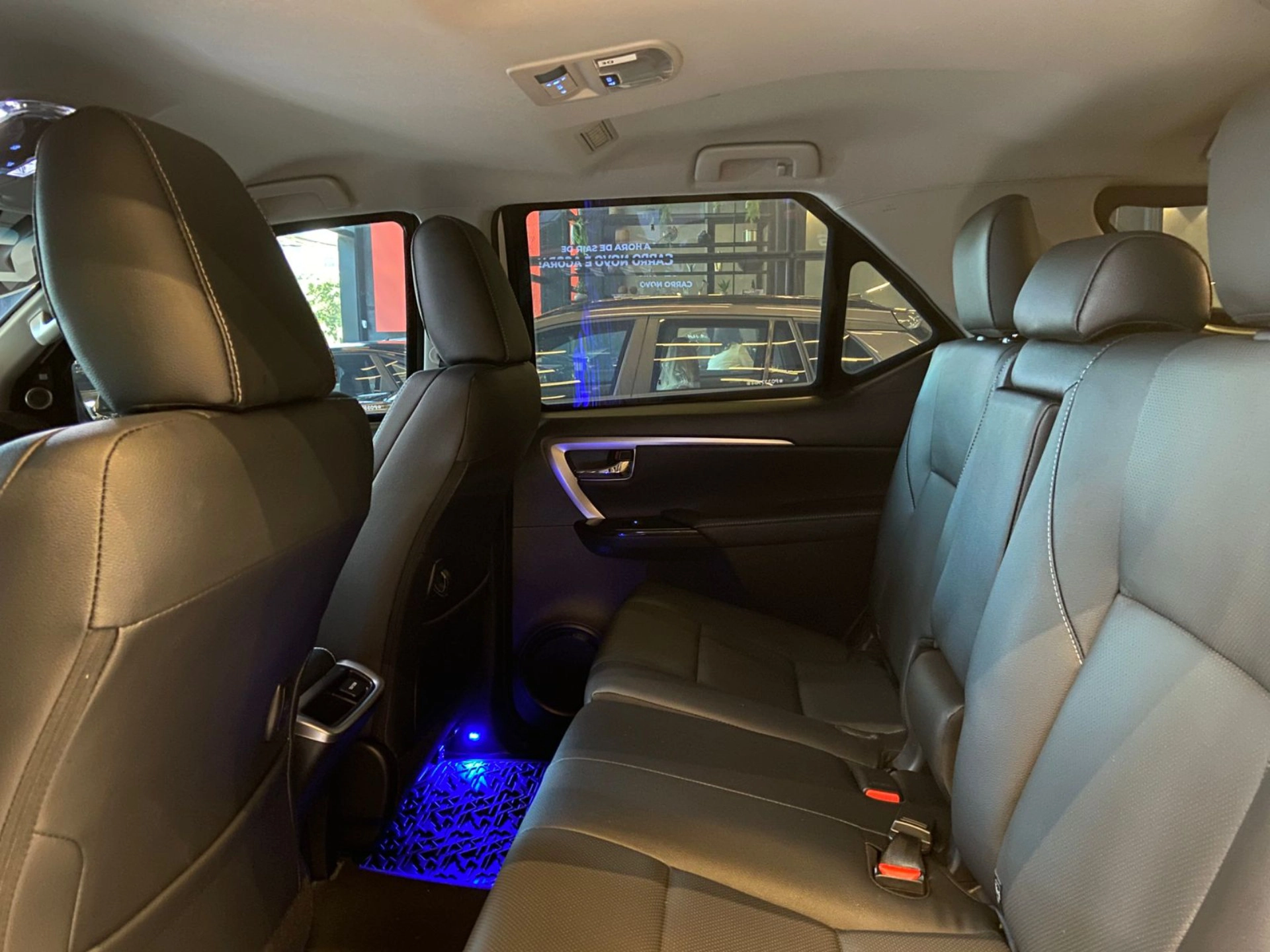 toyota HILUX SW4 2.8 D-4D TURBO DIESEL SRX 7L 4X4 AUTOMÁTICO 2023
