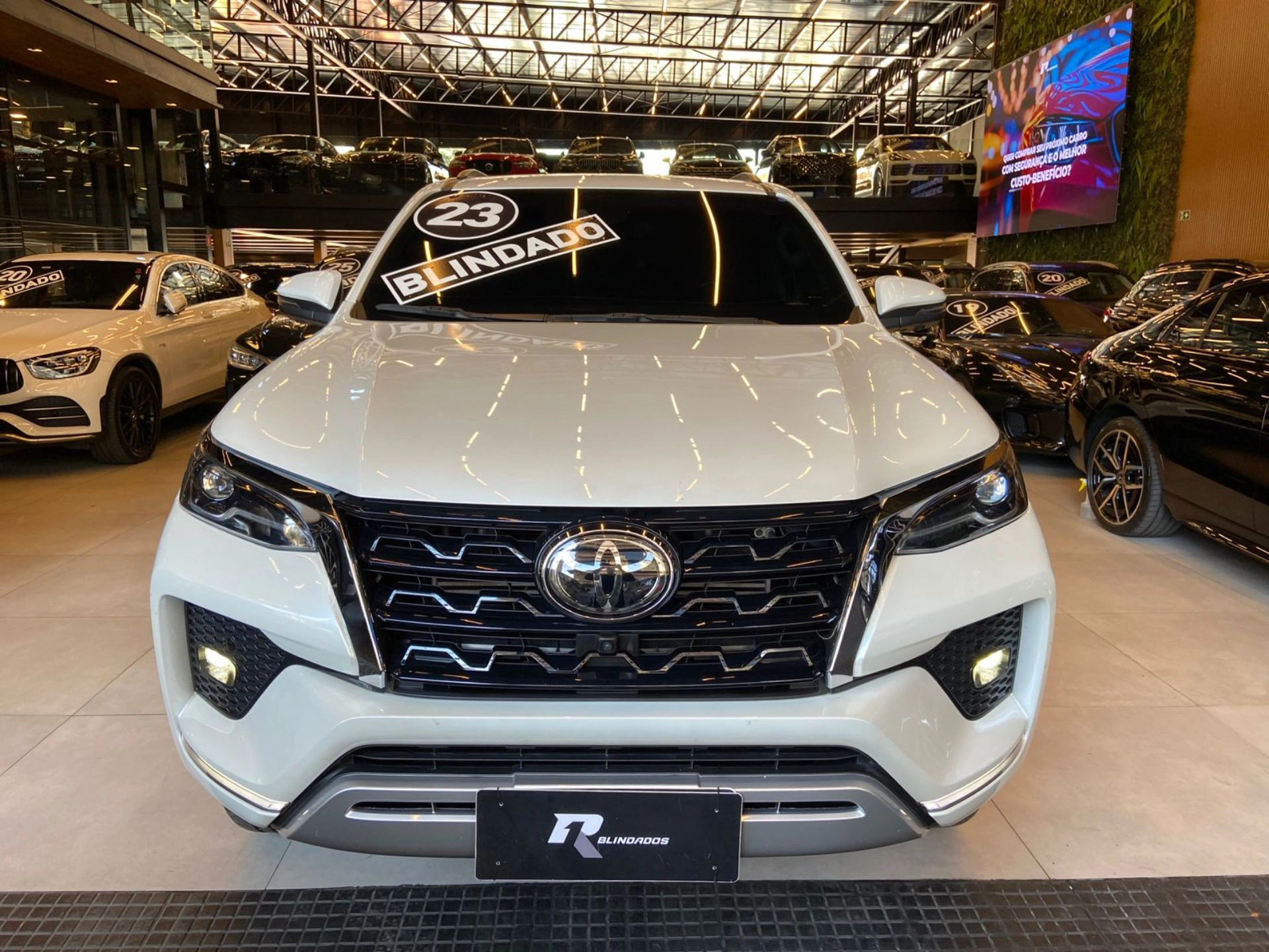 toyota HILUX SW4 2.8 D-4D TURBO DIESEL SRX 7L 4X4 AUTOMÁTICO 2023