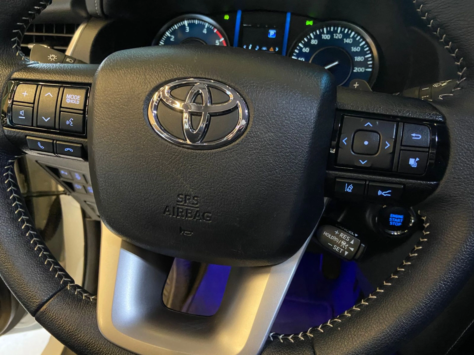 toyota HILUX SW4 2.8 D-4D TURBO DIESEL SRX 7L 4X4 AUTOMÁTICO 2023
