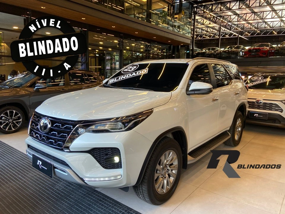 toyota HILUX SW4 2.8 D-4D TURBO DIESEL SRX 7L 4X4 AUTOMÁTICO 2023 toyota HILUX SW4 2.8 D-4D TURBO DIESEL SRX 7L 4X4 AUTOMÁTICO 2023
