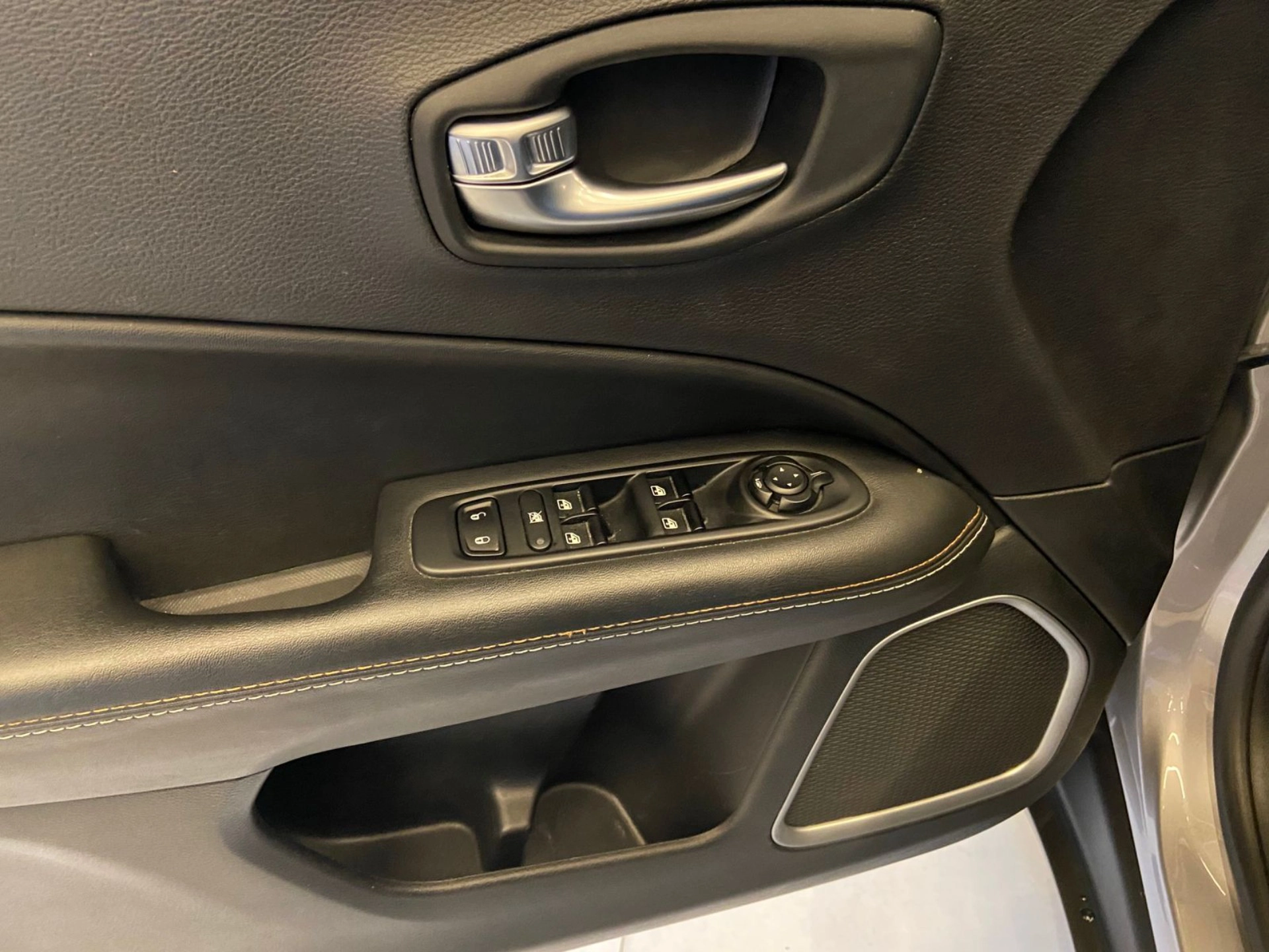 jeep COMPASS 2.0 16V FLEX LONGITUDE AUTOMÁTICO 2020