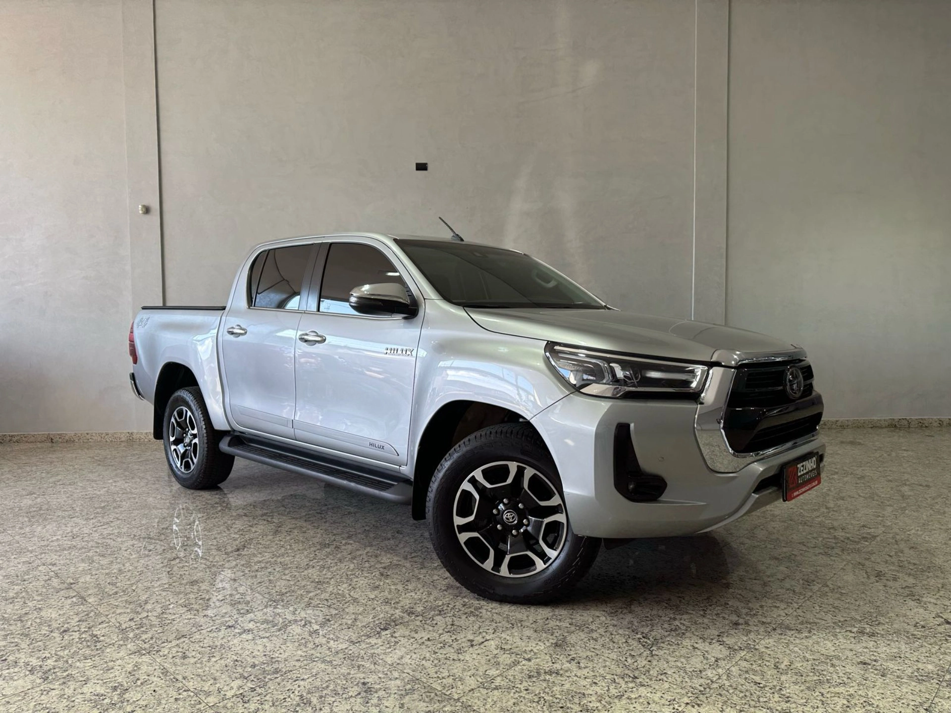 TOYOTA HILUX 2.8 D-4D TURBO DIESEL CD SRX 4X4 AUTOMÁTICO