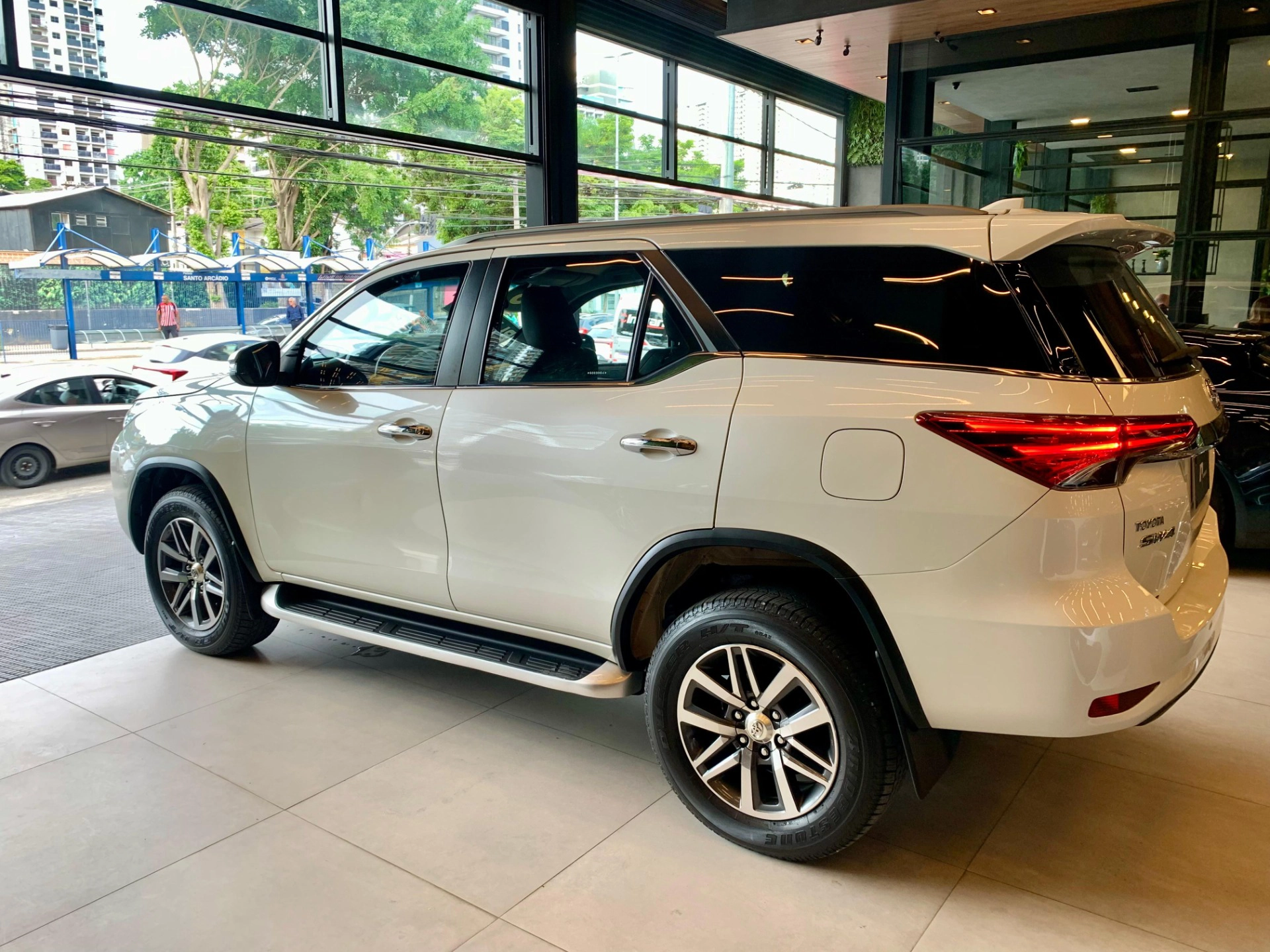 toyota HILUX SW4 4.0 SRX 4X4 7 LUGARES V6 24V GASOLINA 4P AUTOMÁTICO 2016