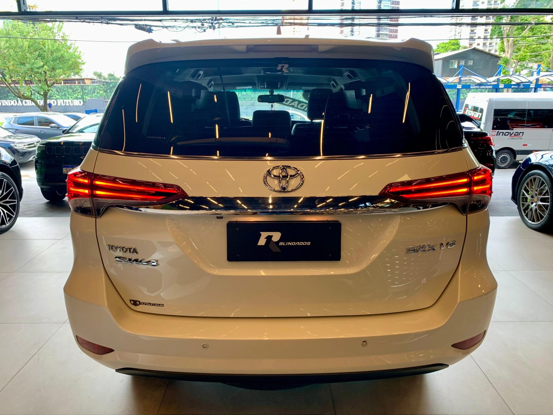 toyota HILUX SW4 4.0 SRX 4X4 7 LUGARES V6 24V GASOLINA 4P AUTOMÁTICO 2016