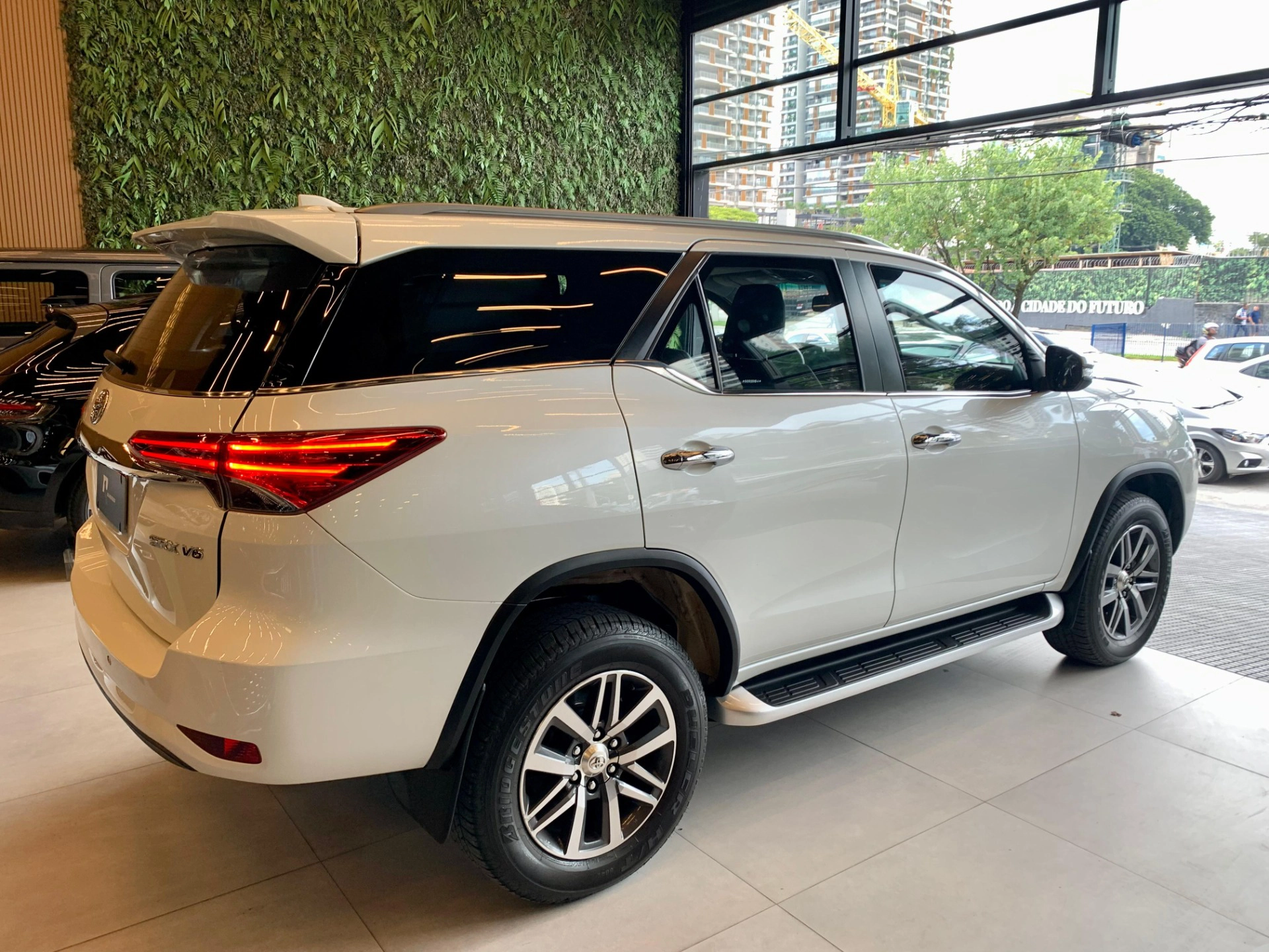 toyota HILUX SW4 4.0 SRX 4X4 7 LUGARES V6 24V GASOLINA 4P AUTOMÁTICO 2016