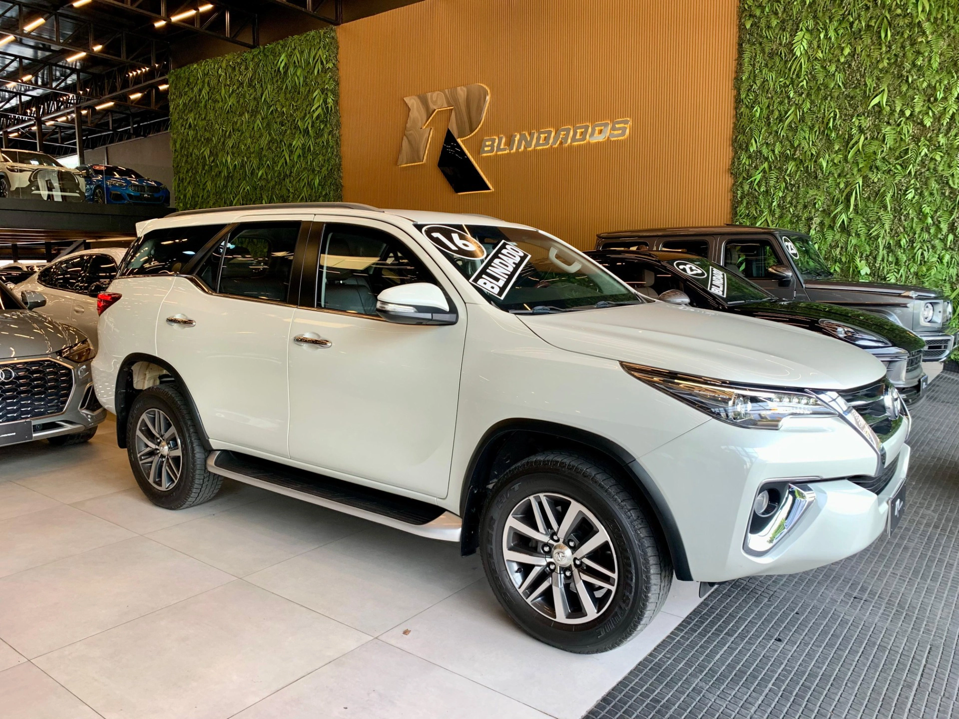 toyota HILUX SW4 4.0 SRX 4X4 7 LUGARES V6 24V GASOLINA 4P AUTOMÁTICO 2016