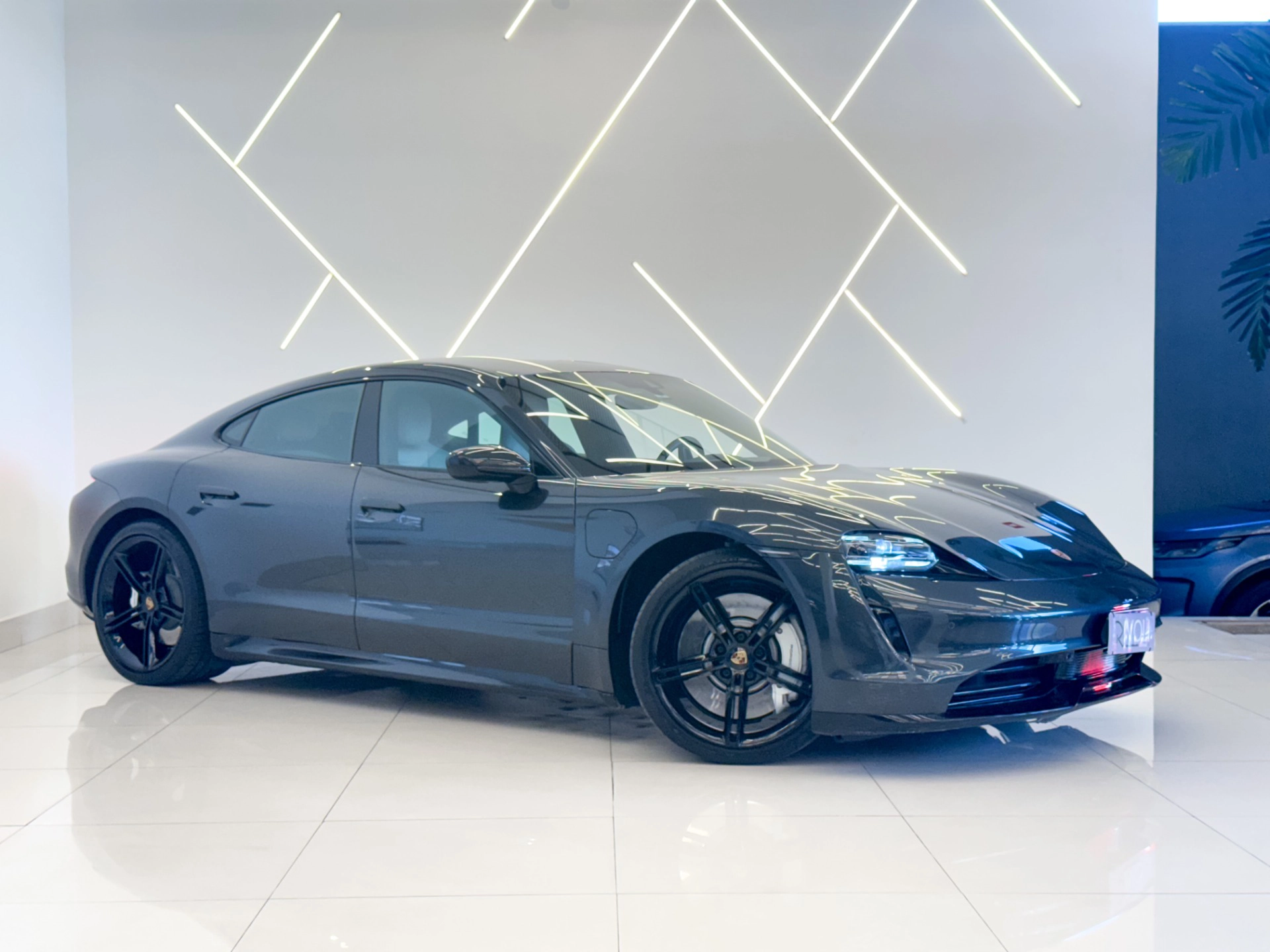 PORSCHE TAYCAN ELÉTRICO