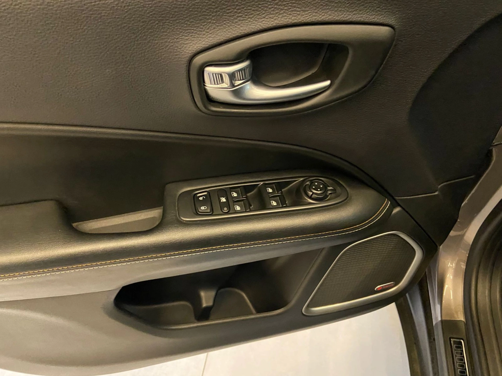 jeep COMPASS 2.0 16V FLEX LONGITUDE AUTOMÁTICO 2017