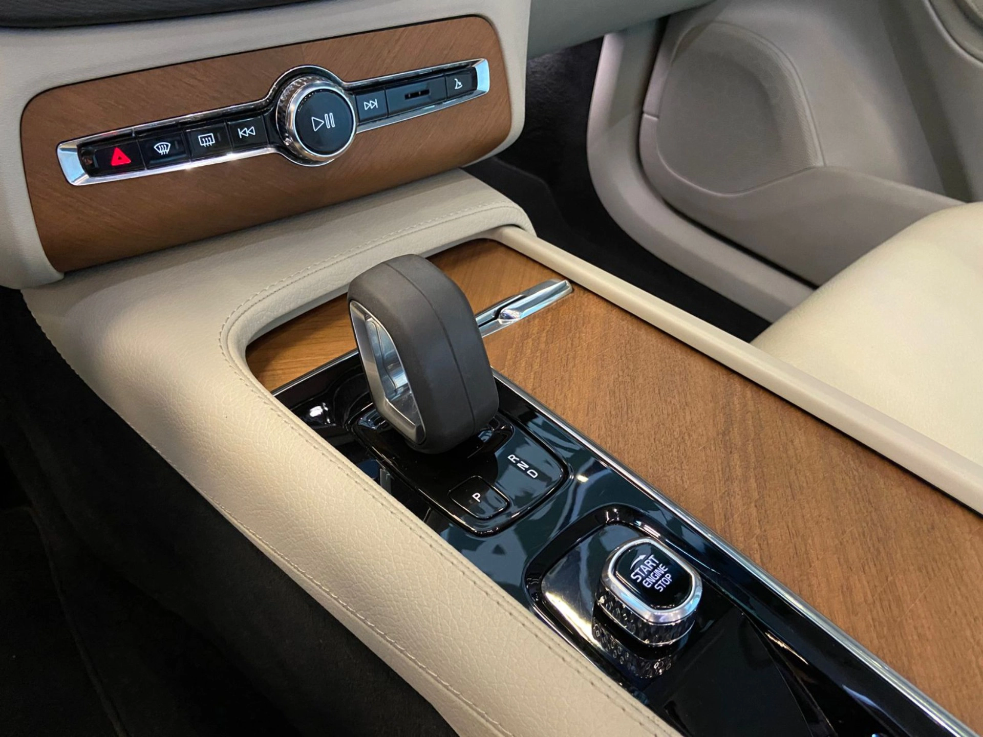 volvo XC90 2.0 T8 HYBRID INSCRIPTION EXPRESSION AWD GEARTRONIC 2022
