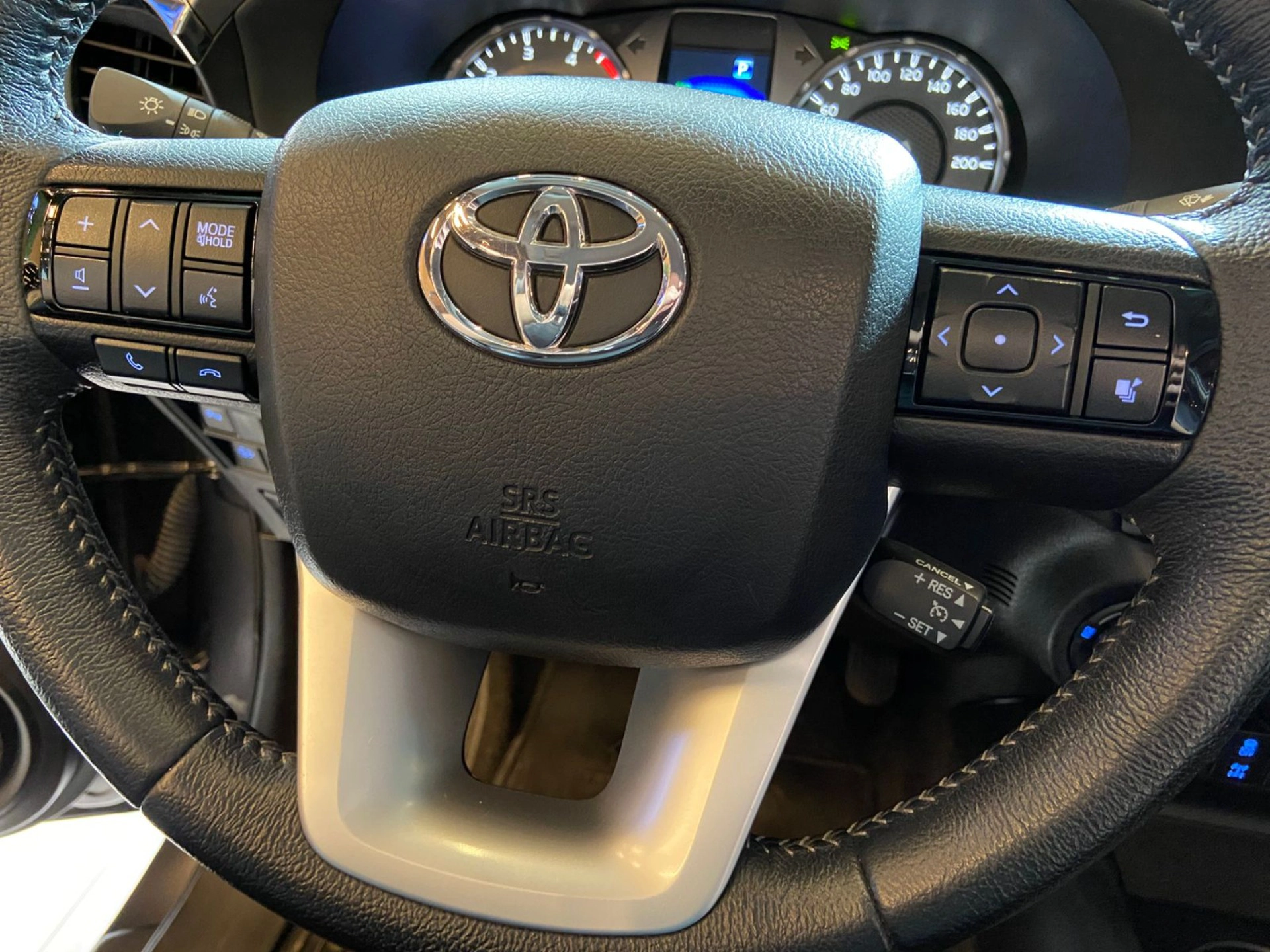 toyota HILUX 2.8 D-4D TURBO DIESEL CD SRV 4X4 AUTOMÁTICO 2022