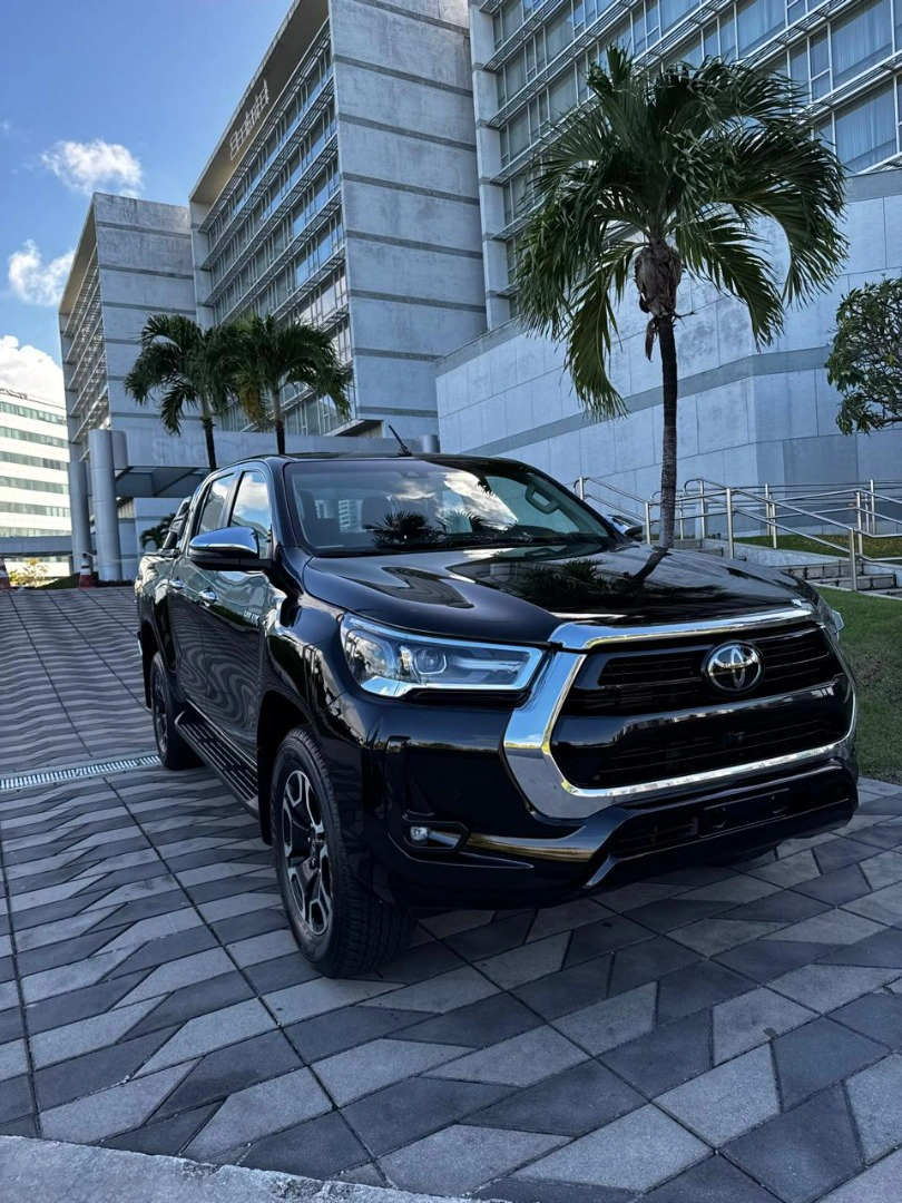 TOYOTA HILUX 2.8 D-4D TURBO DIESEL CD SRX 4X4 AUTOMÁTICO