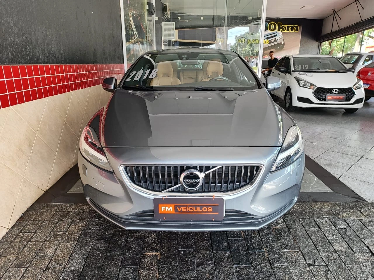 VOLVO V40 2.0 T4 MOMENTUM GASOLINA 4P AUTOMÁTICO