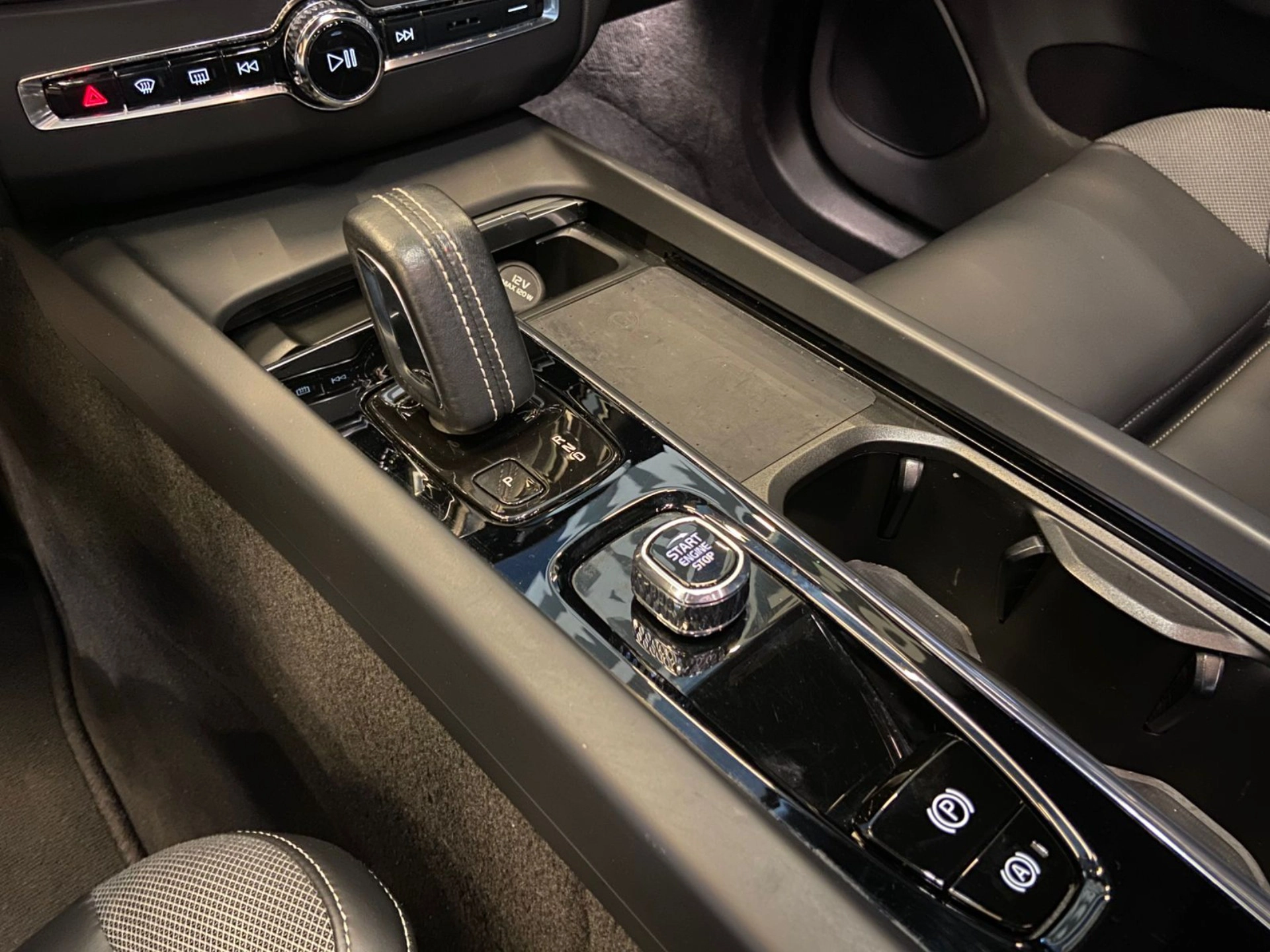 volvo XC60 2.0 T8 RECHARGE R-DESIGN AWD GEARTRONIC 2022