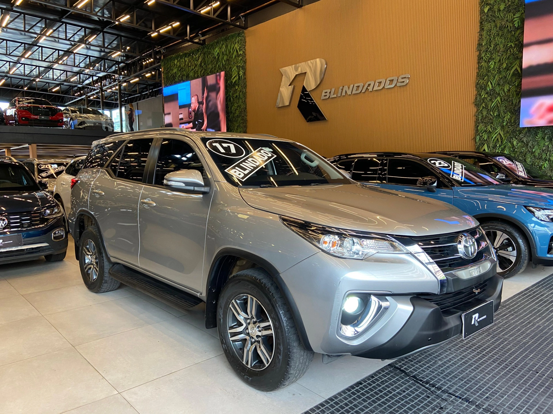 toyota HILUX SW4 2.7 SR 7 LUGARES 4X2 16V FLEX 4P AUTOMÁTICO 2017