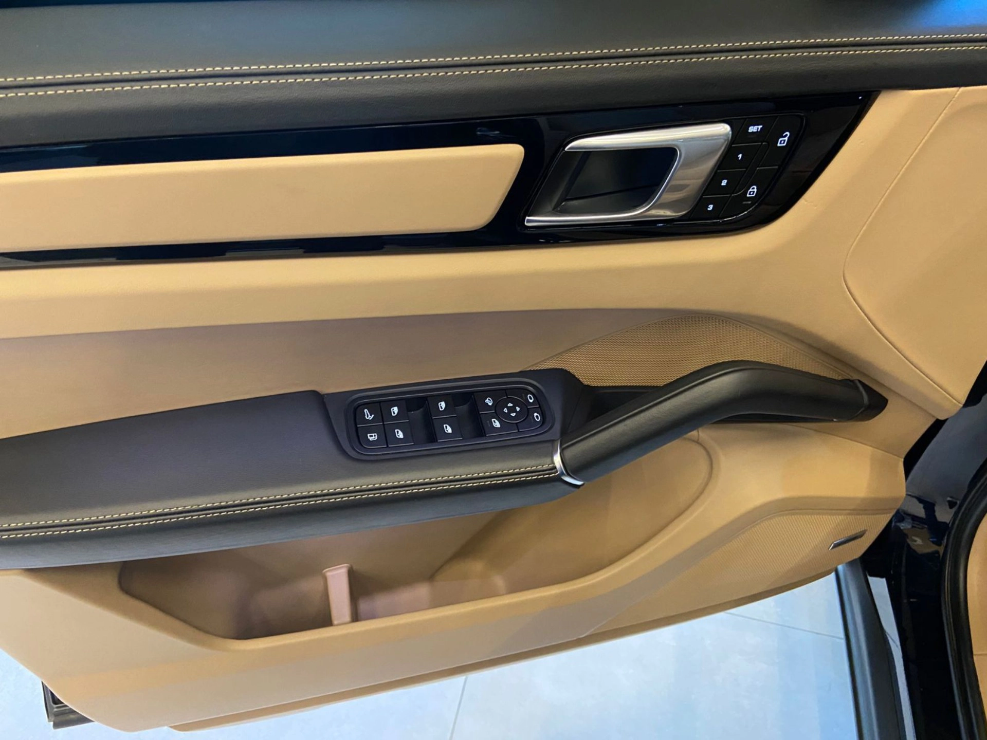 porsche CAYENNE 3.0 V6 E-HYBRID COUPÉ PLATINUM EDITION AWD TIPTRONIC S 2023