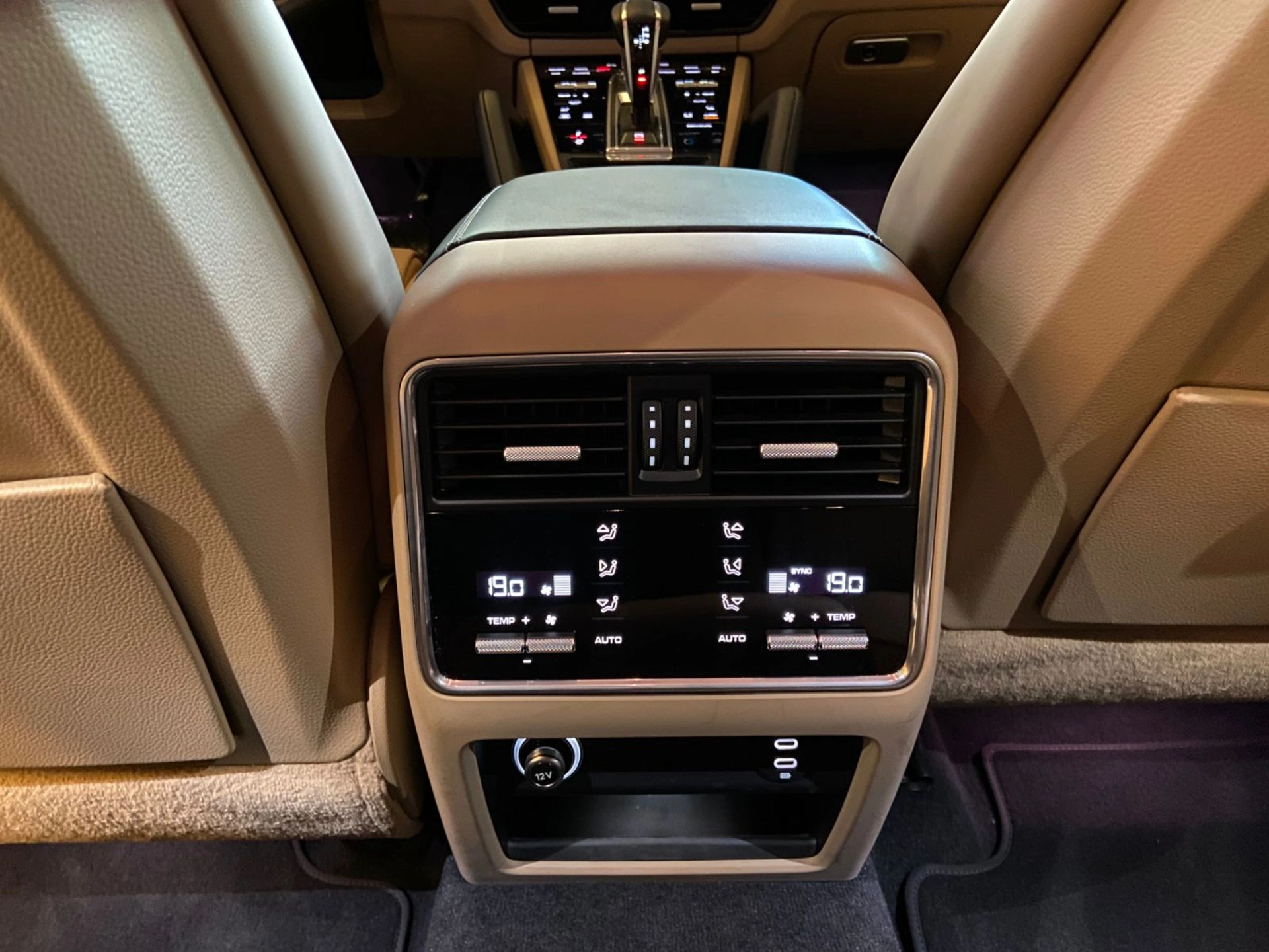 porsche CAYENNE 3.0 V6 E-HYBRID COUPÉ PLATINUM EDITION AWD TIPTRONIC S 2023