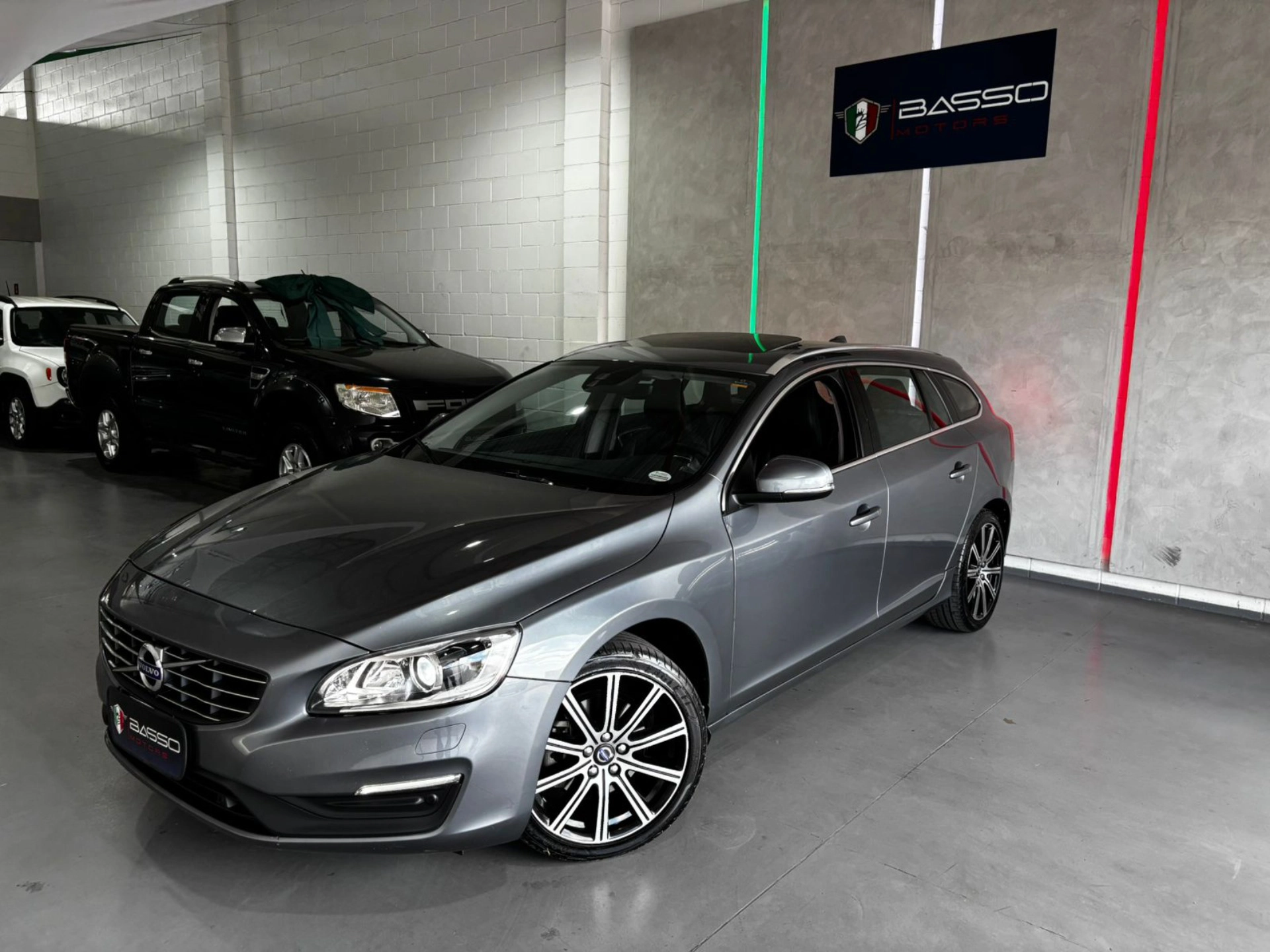 VOLVO V60 2.0 T4 MOMENTUM GASOLINA 4P AUTOMÁTICO