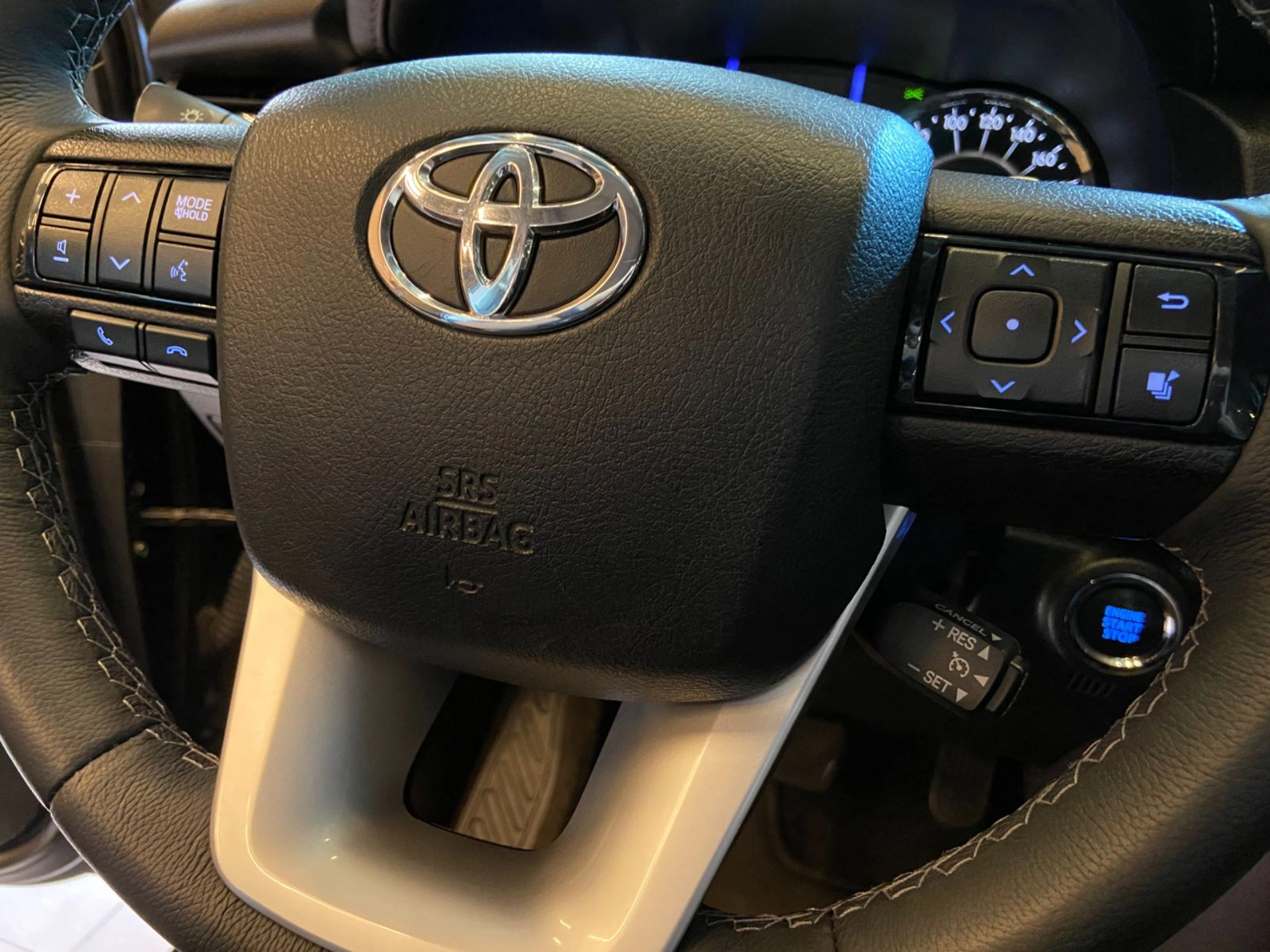 toyota HILUX SW4 2.8 SRX 4X4 7 LUGARES 16V TURBO INTERCOOLER DIESEL 4P AUTOMÁTICO 2020