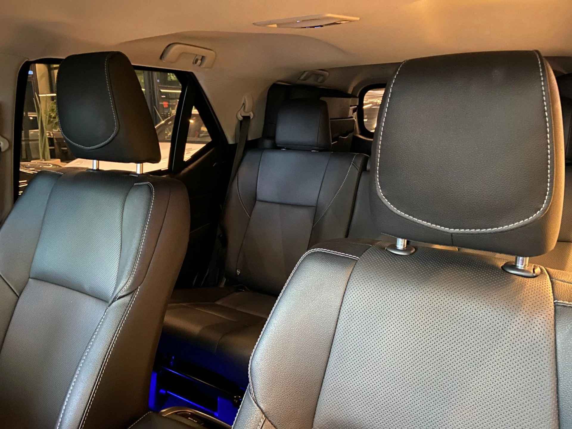 toyota HILUX SW4 2.8 D-4D TURBO DIESEL SRX 7L 4X4 AUTOMÁTICO 2024