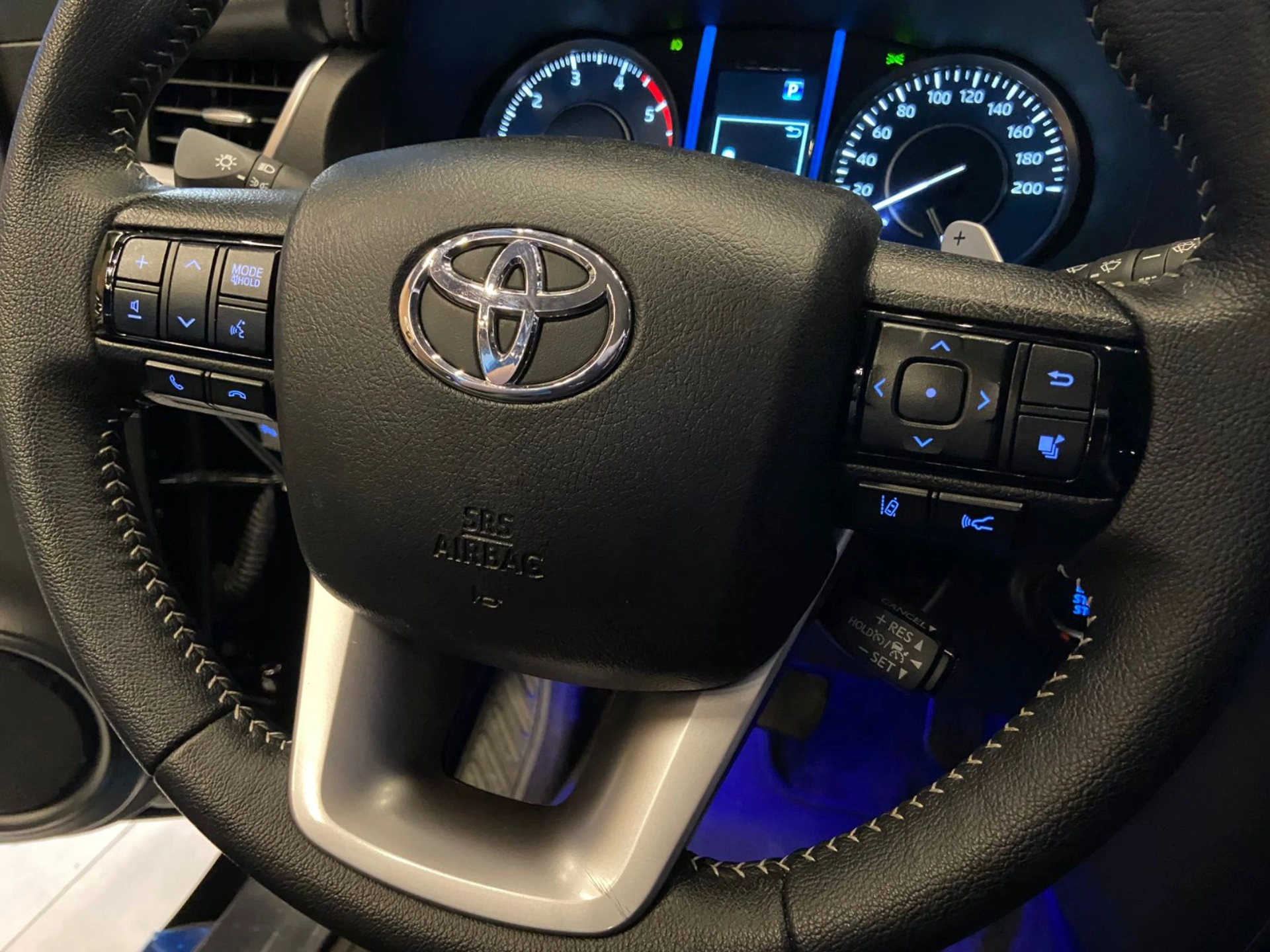 toyota HILUX SW4 2.8 D-4D TURBO DIESEL SRX 7L 4X4 AUTOMÁTICO 2024