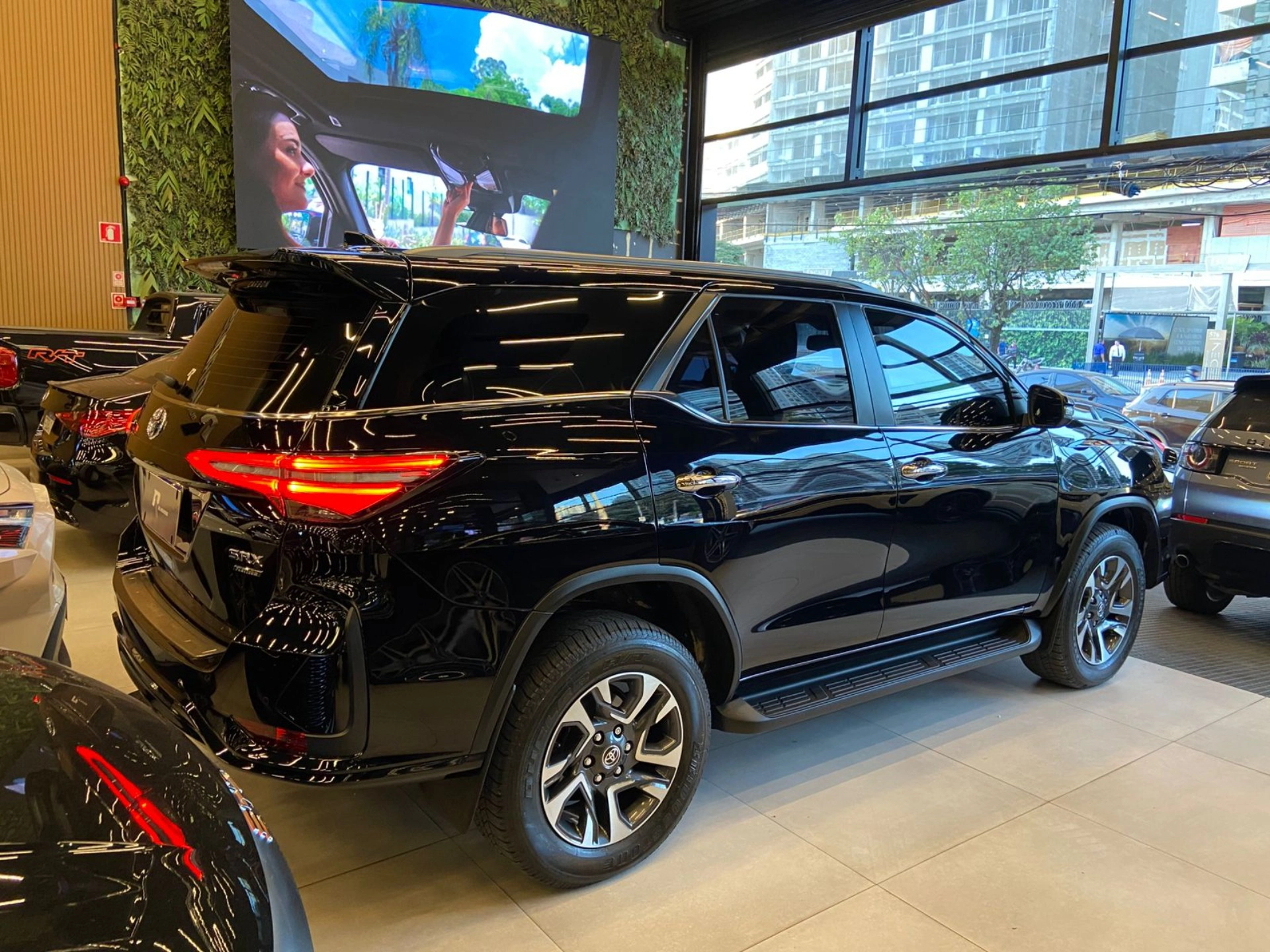 toyota HILUX SW4 2.8 D-4D TURBO DIESEL SRX 7L 4X4 AUTOMÁTICO 2024