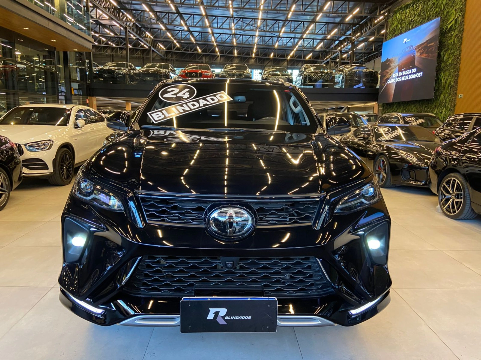 toyota HILUX SW4 2.8 D-4D TURBO DIESEL SRX 7L 4X4 AUTOMÁTICO 2024