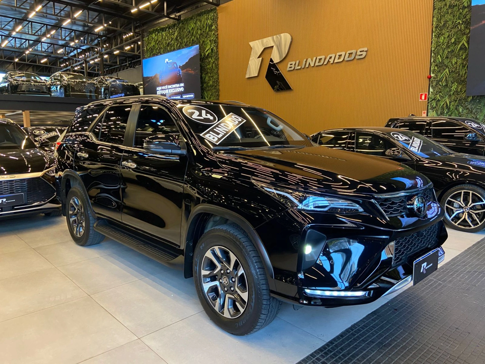 toyota HILUX SW4 2.8 D-4D TURBO DIESEL SRX 7L 4X4 AUTOMÁTICO 2024