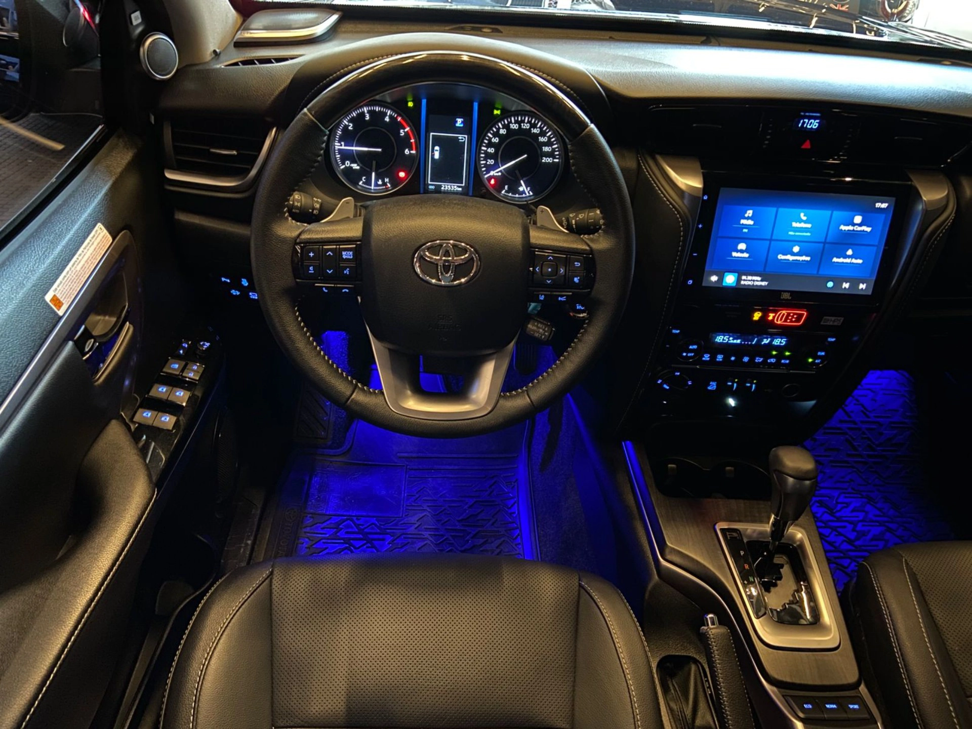 toyota HILUX SW4 2.8 D-4D TURBO DIESEL SRX 7L 4X4 AUTOMÁTICO 2024